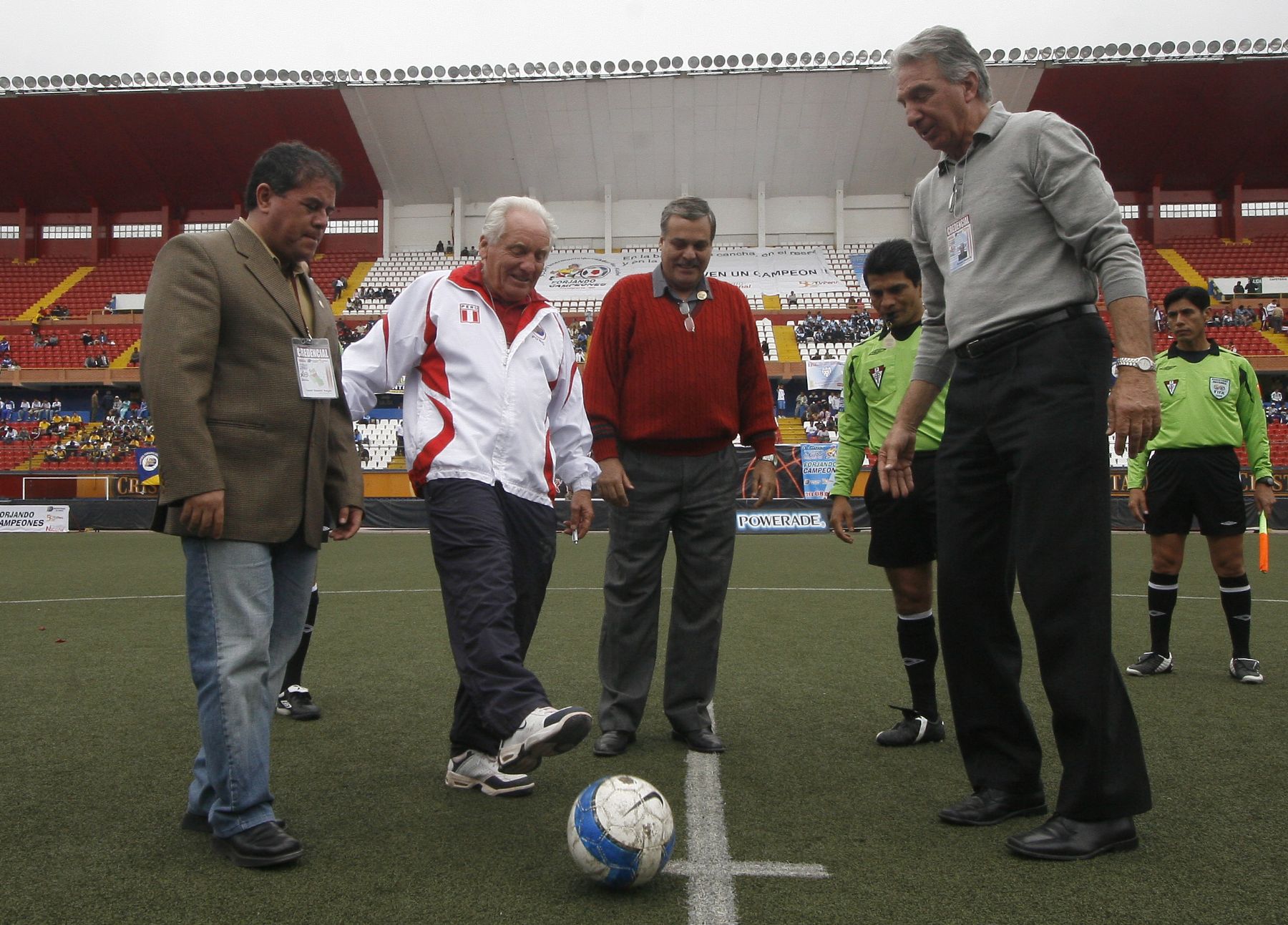 II Campeonato de Futbol Intermunicipalidades se realiza en el Estadio Nacional con presencia de los alcaldes y Arturo Woodman, Presidente del IPD. Foto. ANDINA/Stephanie Zollner