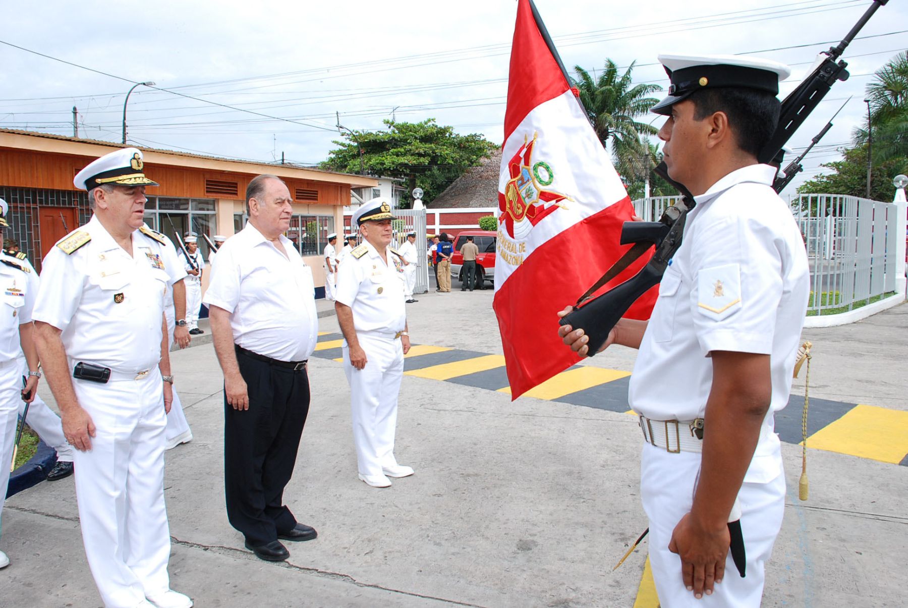 El ministro de Defensa, Antero Florez Araoz, participo de la ceremonia de bautizo de la cañonera fluvial BAP Clavero en las instalaciones del Servicio Industrial de la Marina en Iquitos. Foto: ANDINA / Marina de Guerra del Perú.