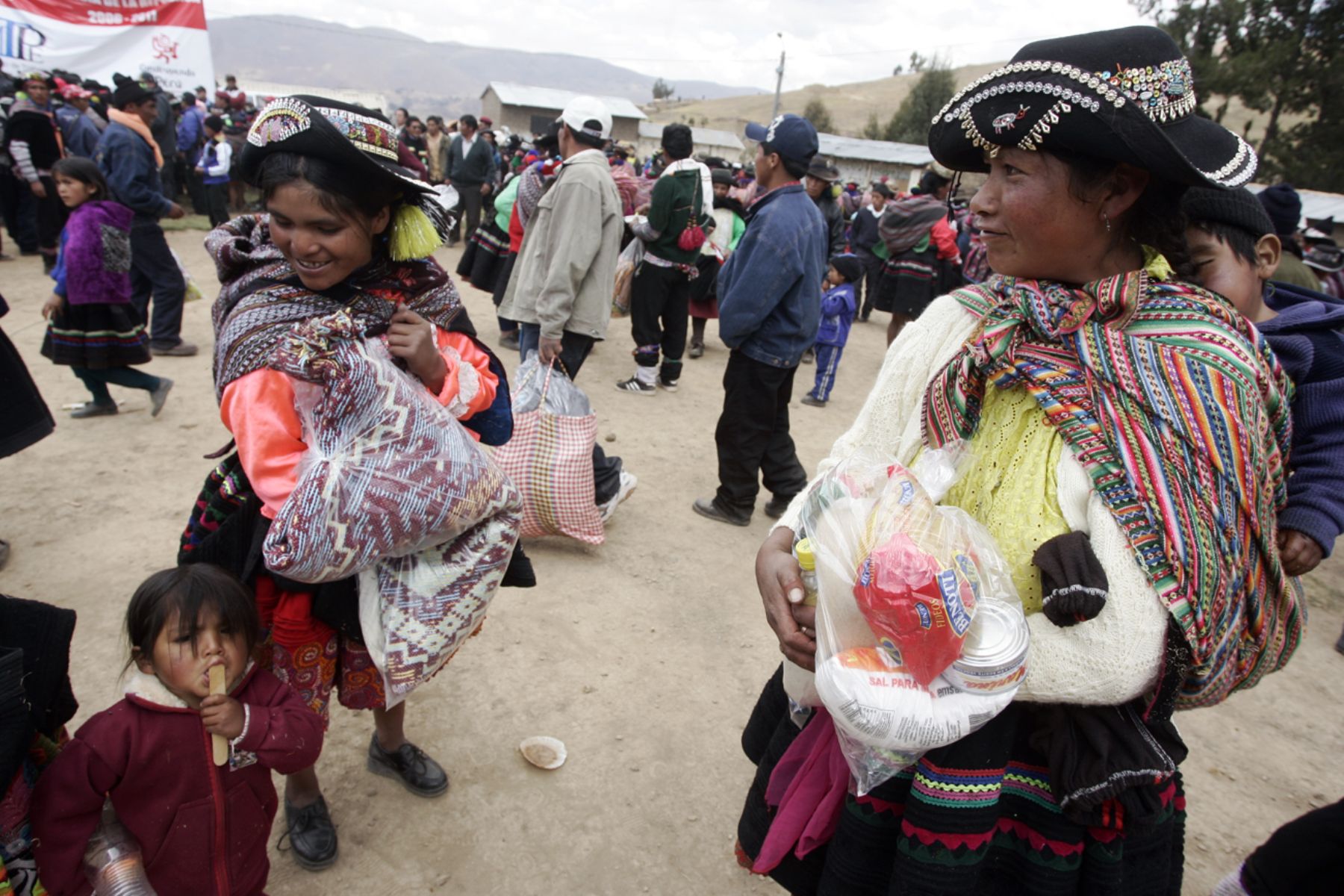 Pobladores de la localidad de Chuñuna Pampa en Huancavelica. Foto: ANDINA / Rafael Cornejo
