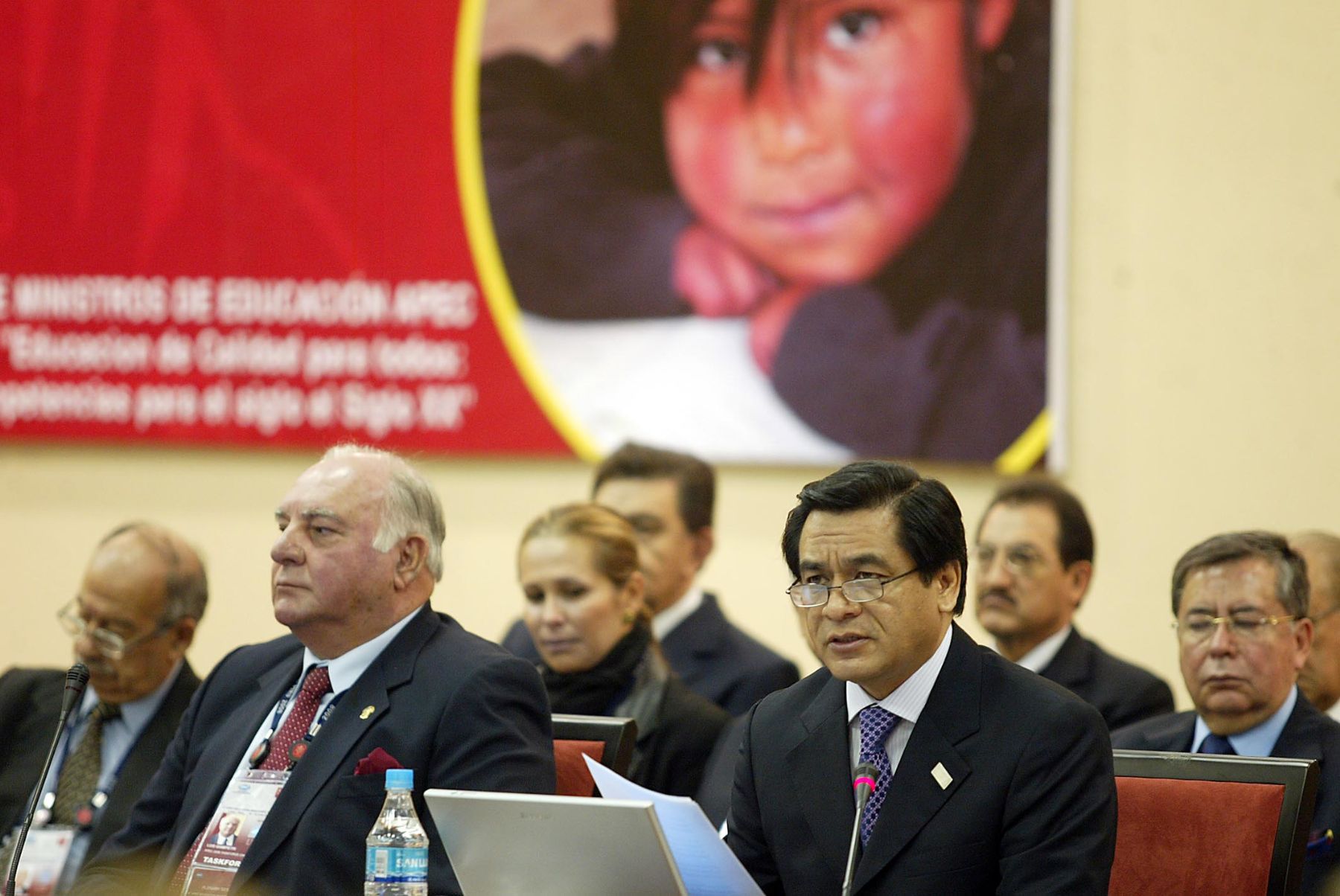 El Vicealmirante ( r ) , Luis Giampietri, presidente de la comisión extraordinaria de Alto Nivel-CEAN APEC y el Ministro de Educación José Antonio Chang, inauguran la 4ª Reunión Ministerial de Educación en Lima. Foto: ANDINA / Alberto Orbegoso.