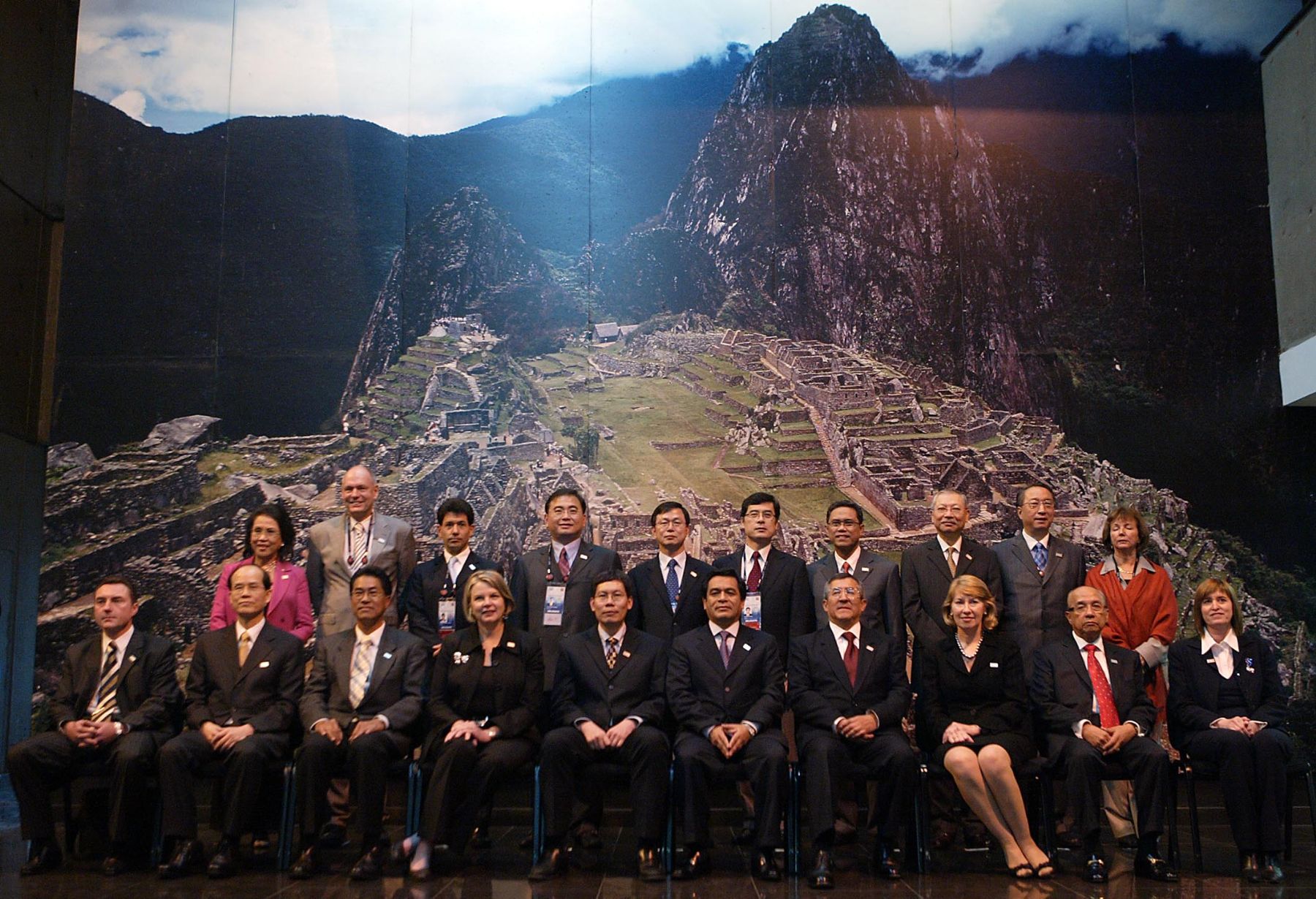 Foto oficial de las autoridades educativas de las 21 economías APEC, en el marco de la 4ª Reunión Ministerial de Educación APEC 2008. Foto: ANDINA / Alberto Orbegoso