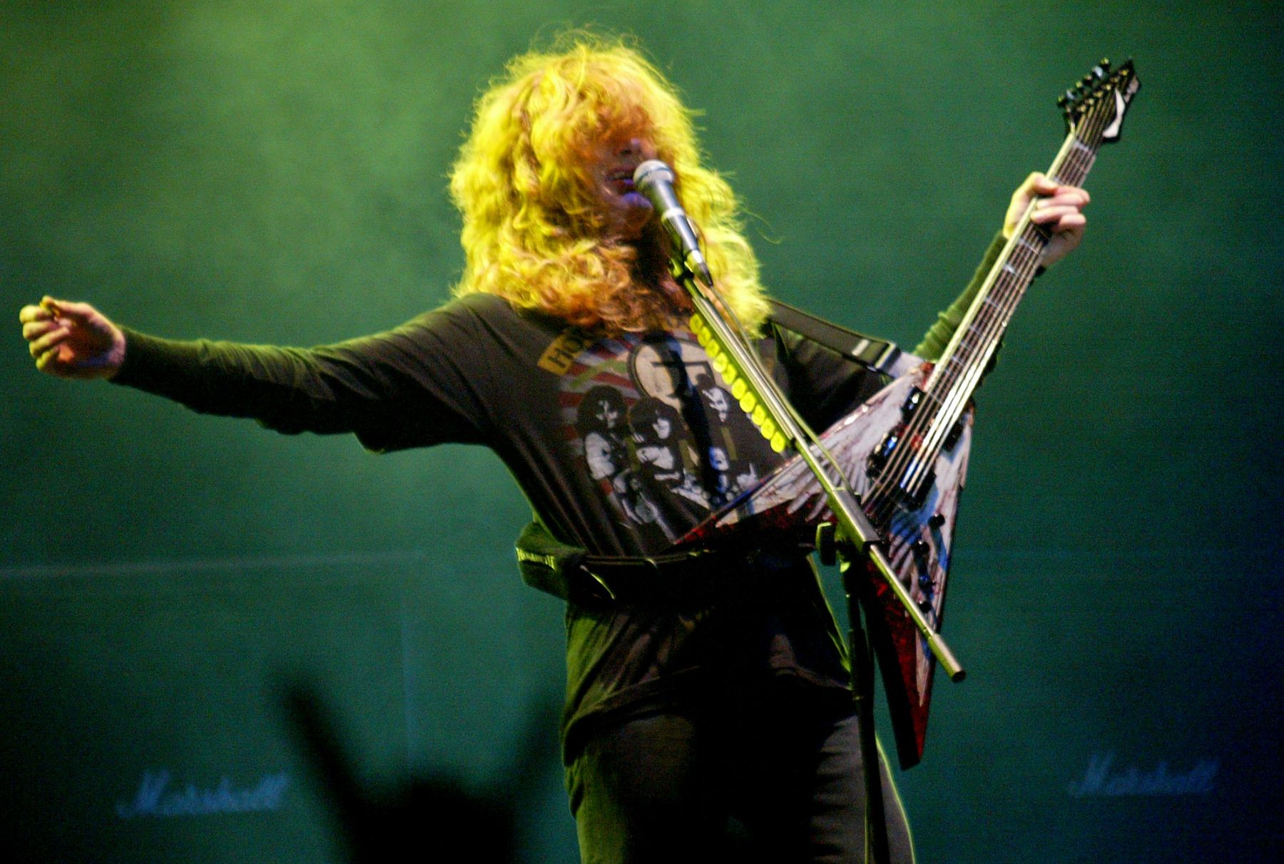 Dave Mustaine, lider de la banda estadounidense de trash metal, Megadeth, en concierto en la explanada del Estadio Monumental de Lima. Foto: ANDINA/Rubén Grández