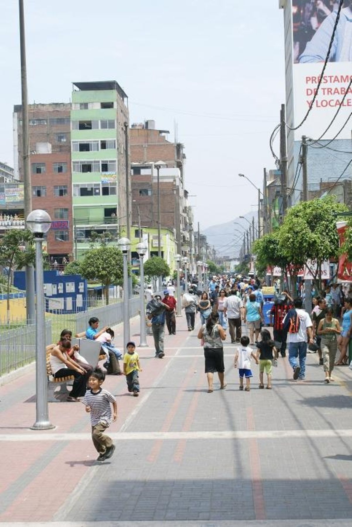 Una de las calles del emporio comercial de Gamarra, recuperado por el municipio. Foto: Andina/M. La Victoria