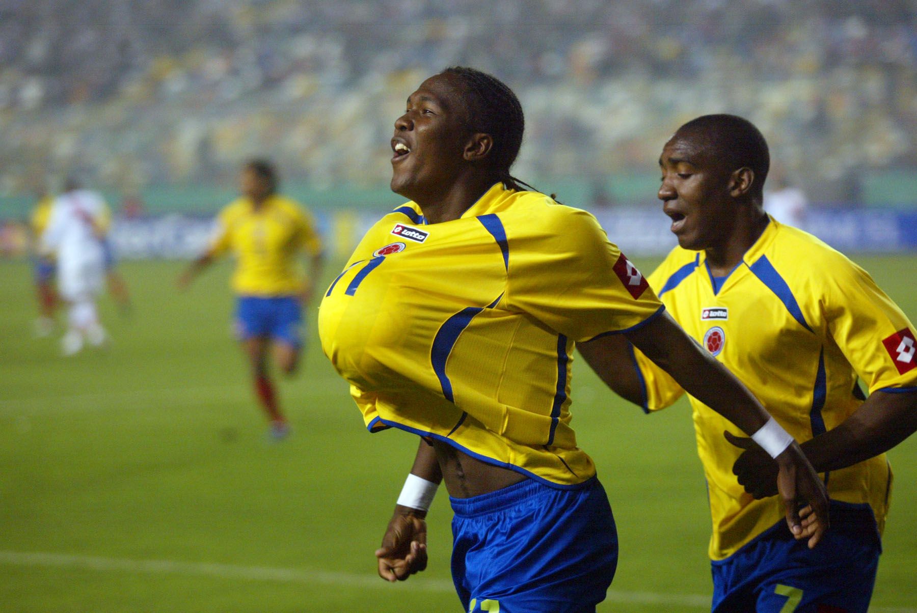 Hugo Rodallega de la selección de Colombia, celebra tras anotar un gol contra la selección de Perú en el partido realizado hoy en el estadio Monumental por las eliminatorias del Mundial de Sudáfrica 2010.Foto:ANDINA/Ruben Grandez