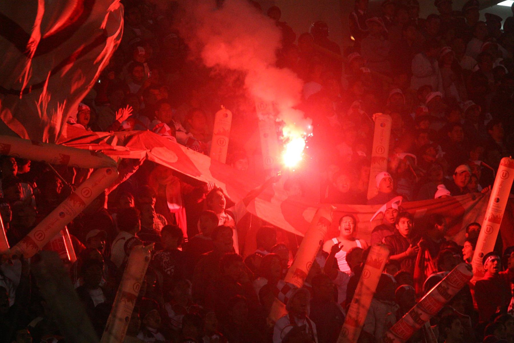 Barra de la Selecciòn  peruana celebra el empate  sobre la selección colombiana. Foto:ANDINA / Alberto Orbegoso