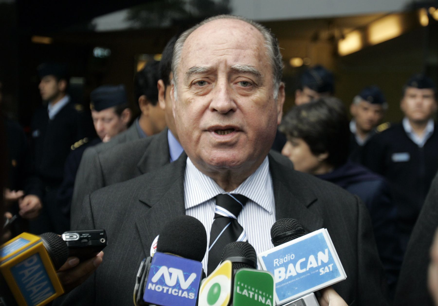 Ministro de Defensa, Àntero Flòres Aràoz es vacunado en el marco de la campaña contra la Hepatitis.Foto:ANDINA/Juan Carlos Guzmàn Negrini.