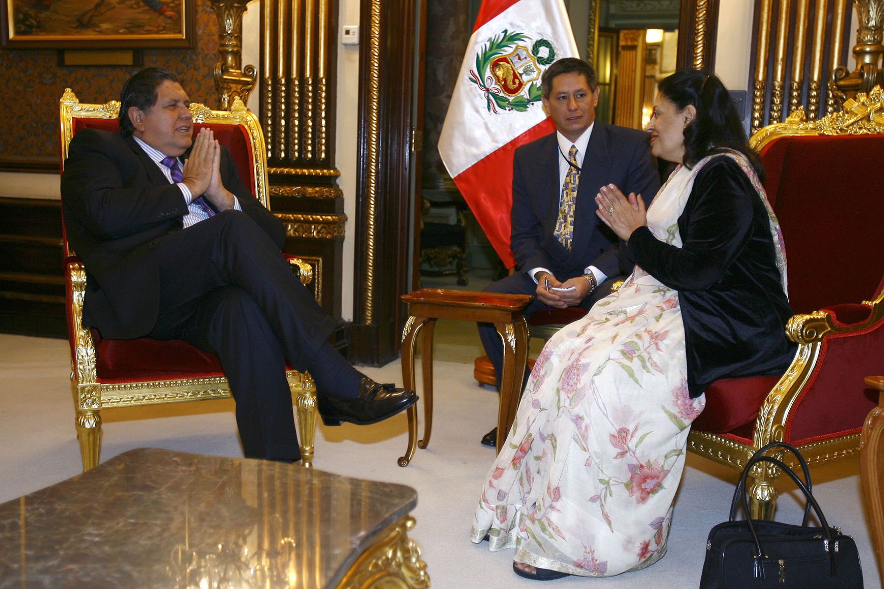 El Jefe de Estado, Alan García, se reunió con la representante del Grupo Energetico Hindú Reliance, Savitri Kunadi, en palacio de gobierno.Foto:SEPRES/Oscar Farje Gomero.