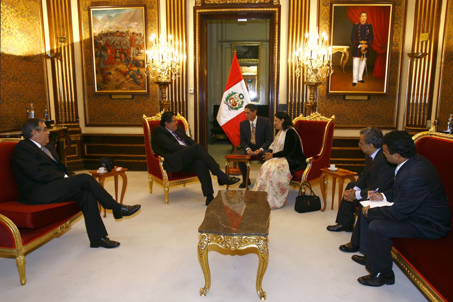 El Jefe de Estado, Alan García, se reunió con la representante del Grupo Energetico Hindú Reliance, Savitri Kunadi, en palacio de gobierno.Foto:ANDINA /Sepres/Oscar Farje Gomero.