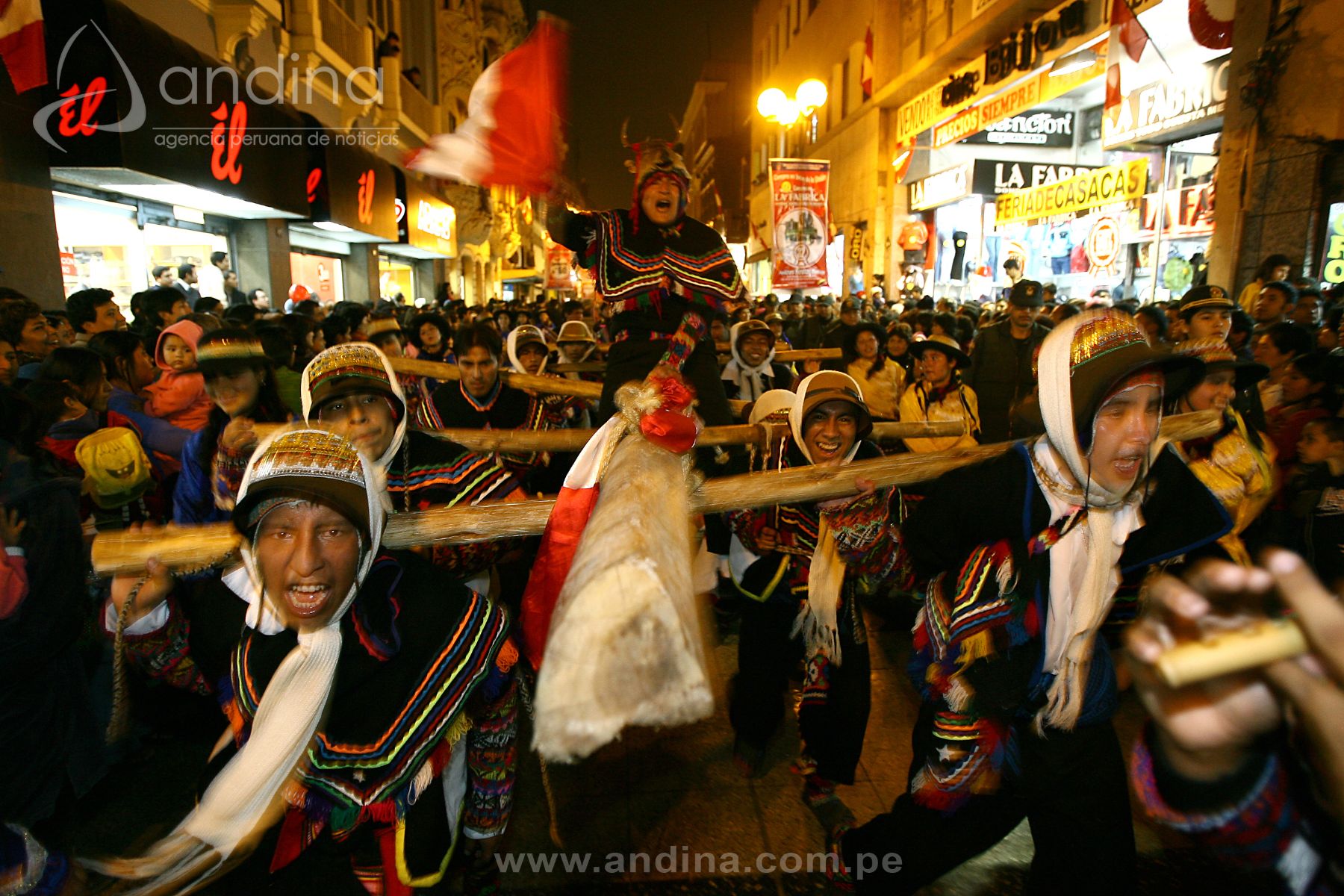 Lima: Pasacalle - Danza de Huancavelica