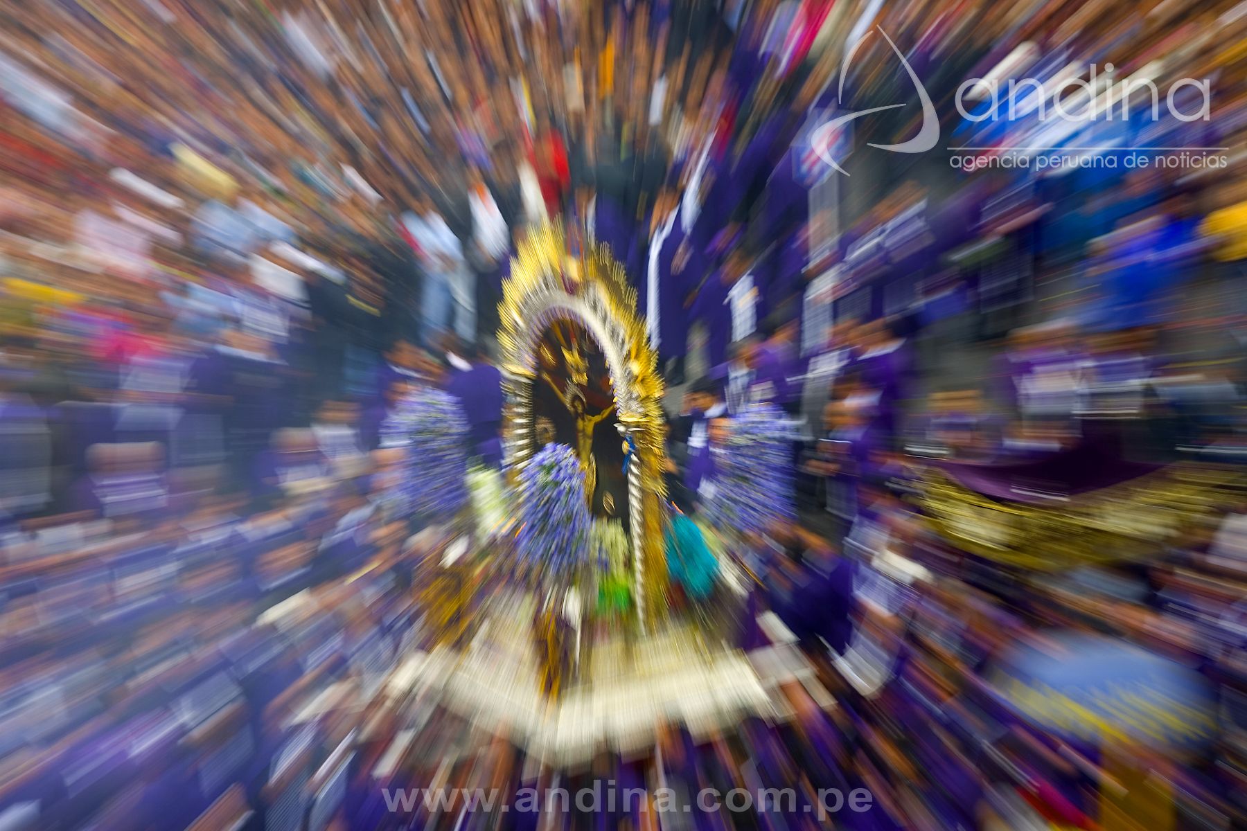 Lima: Procesión del Señor de Milagros