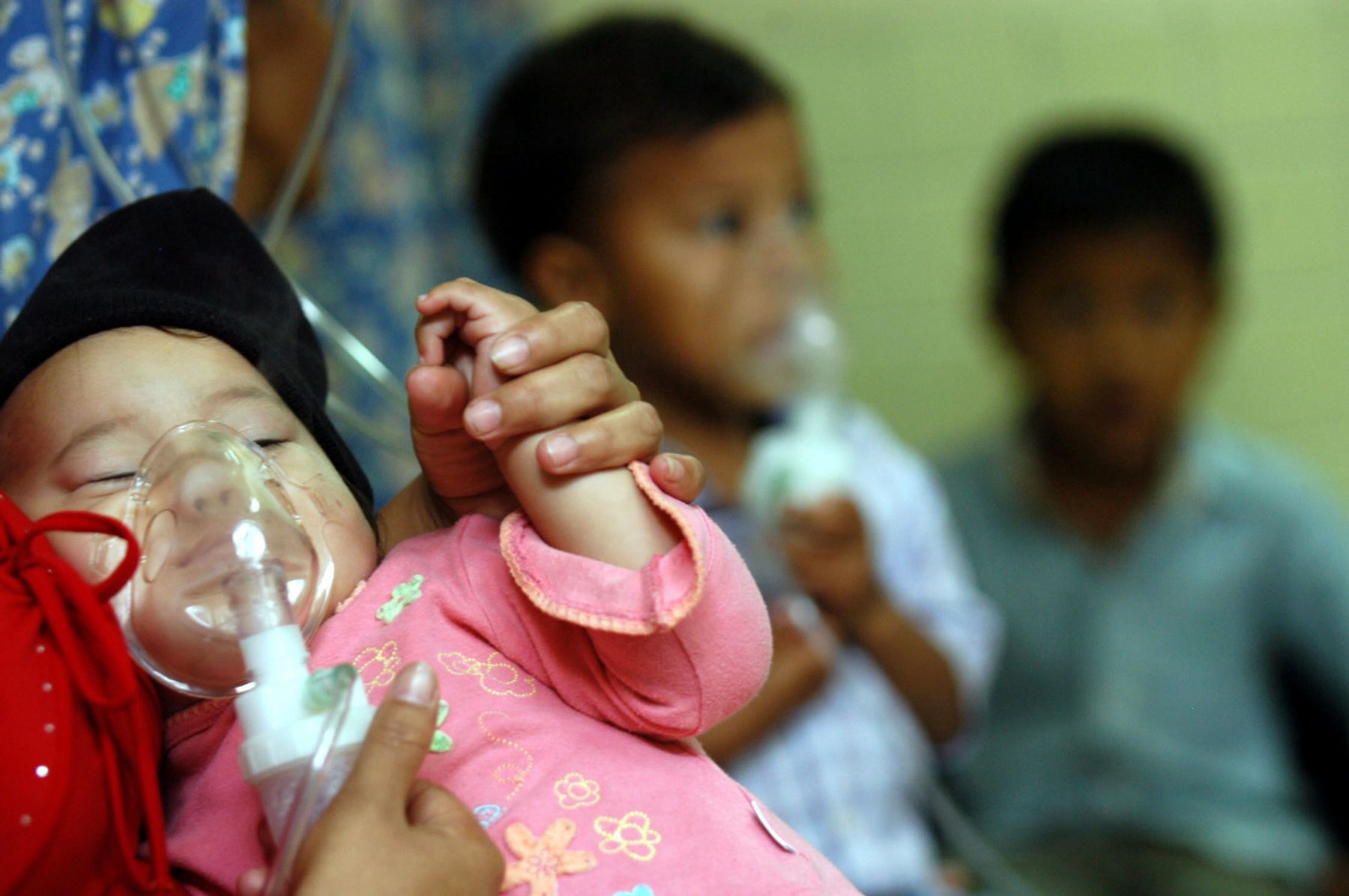 Infecciones respiratorias en niños crecieron 100 % por frío: ¿cómo identificarlas?
