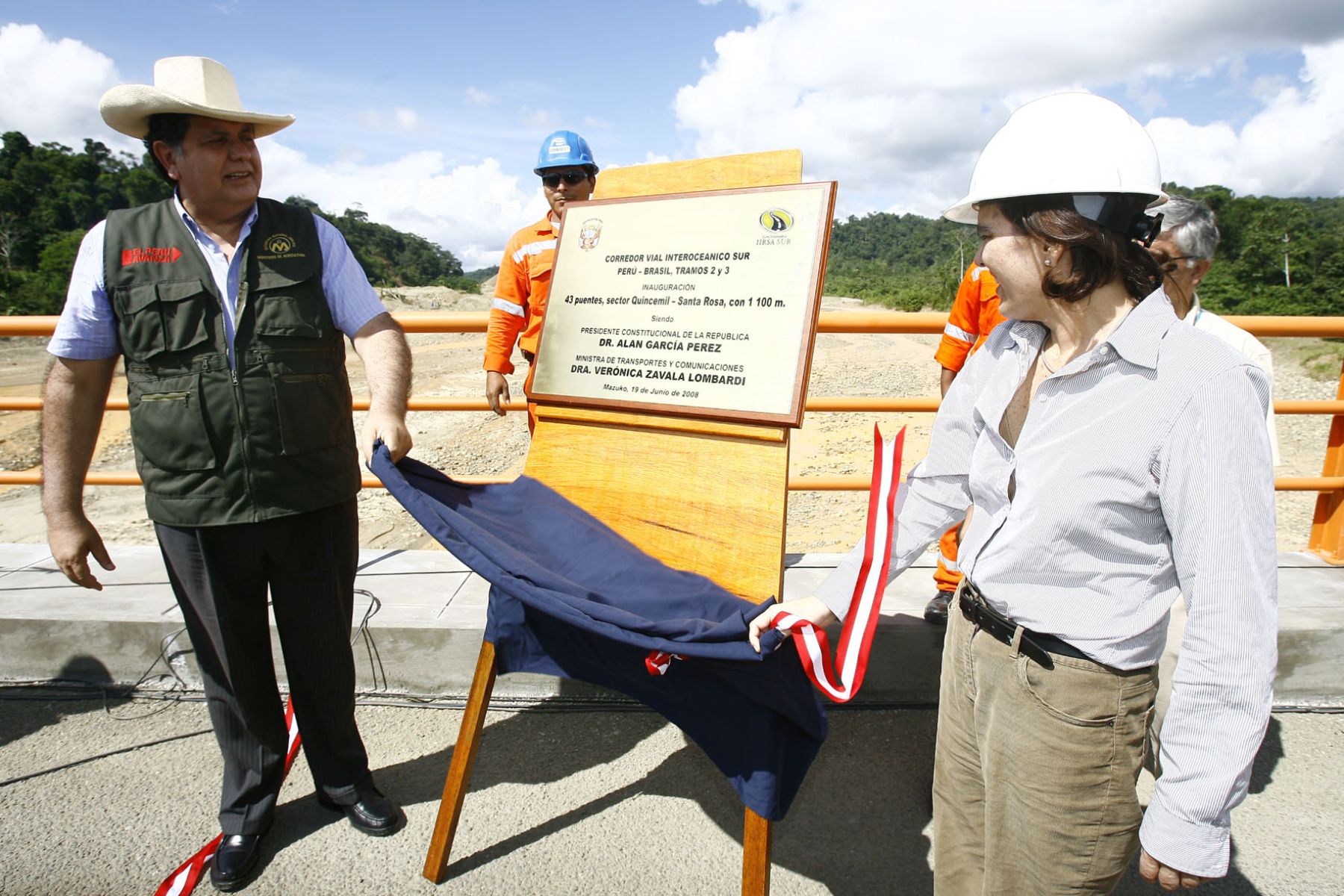 El jefe de Estado, Alan García inauguró, esta mañana, 43 puentes de la Interoceánica Sur. Foto: ANDINA / Sepres / Oscar Farje