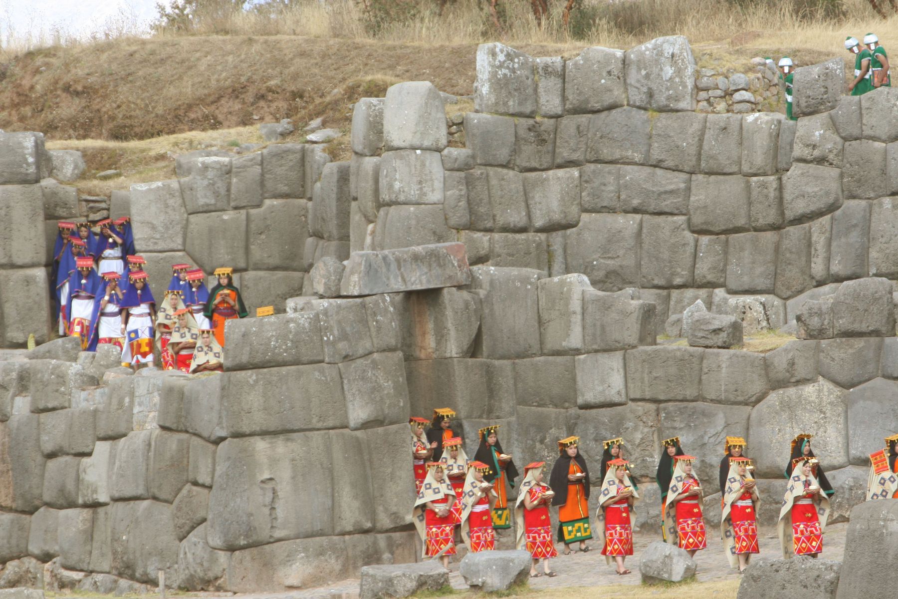 Miles celebran el Inti Raymi en explanada de Sacsayhuamán. Foto: ANDINA / Norman Córdova