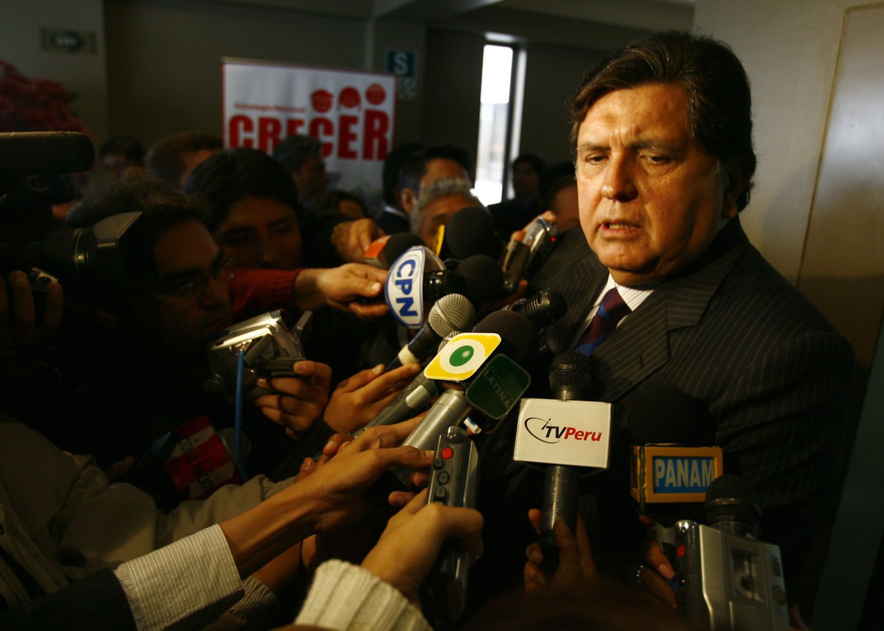 El Presidente Alan García declaró a la prensa después de la ceremonia del Planeamiento 2008-2009 de los Programas Sociales de la Estrategia Crecer - CIAS.