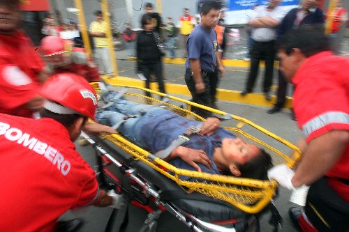Simulacro de sismo en el mercado minka.Foto ANDINA/Carlos Lezama