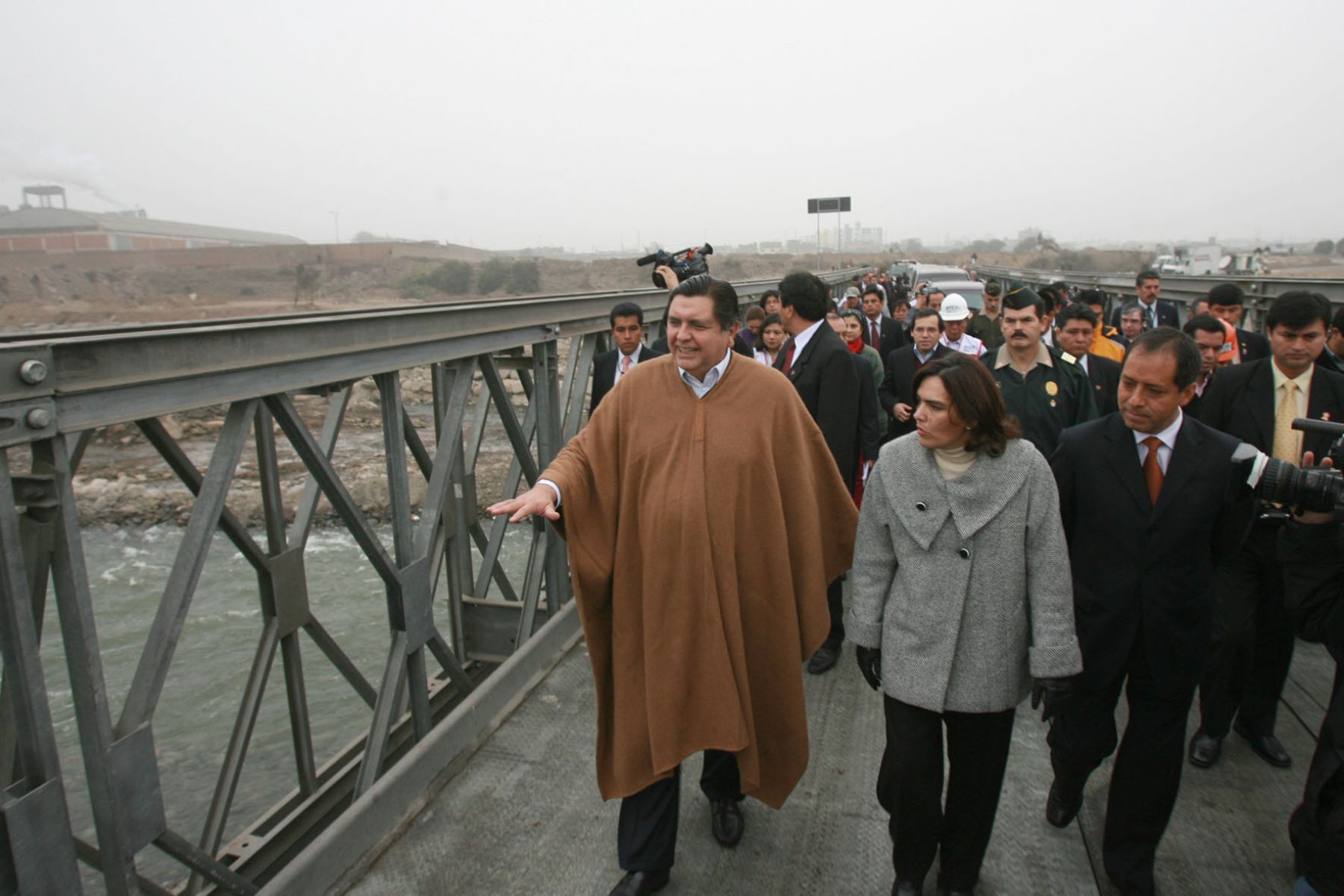 El Presidente Alan García, en compañía de la titular de Transportes, inauguró puente Santa Clara , que une la Carretera Central y Carapongo.Foto:SEPRES/Oscar Farje Gomero.