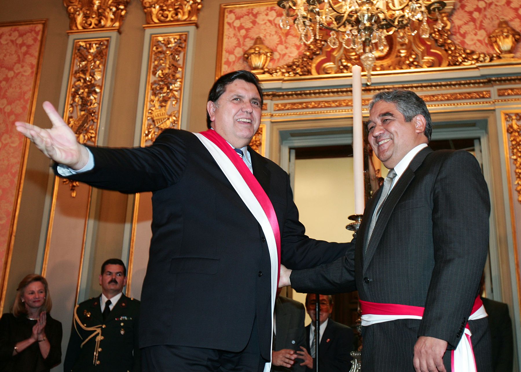 El Presidente Alan García, tomò  juramento de ley a Luis Miguel Valdivieso Montano como nuevo Ministro de Economía y Finanzas. Foto:ANDINA/ Dante Zegarra.