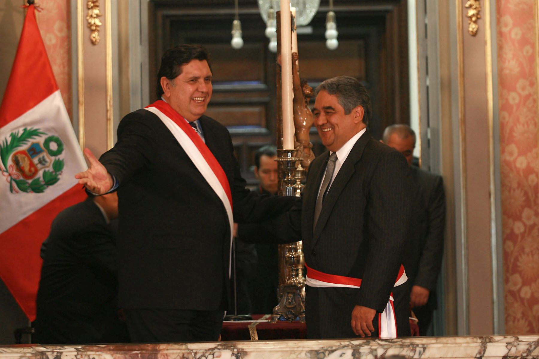 El presidente Alan García juramentó a Luis Miguel Valdivieso Montano como nuevo ministro de Economía y Finanzas, en Palacio de Gobierno. Foto: SEPRES/ Oscar Farje Gomero.