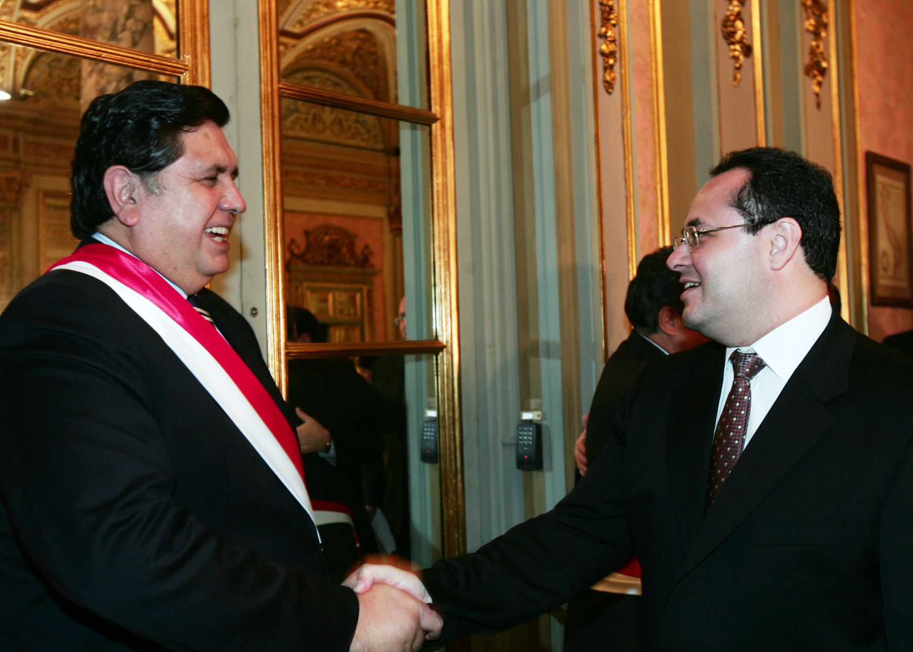 Presidente Alan Garcia, agradece a Luis Carranza por sus servicios prestados como ministro de Economìa. Foto: ANDINA/ Dante Zegarra