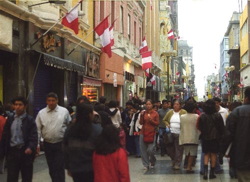 Fiestas Patrias: disponen el embanderamiento obligatorio en el Cercado de Lima. Foto: Andina/Archivo