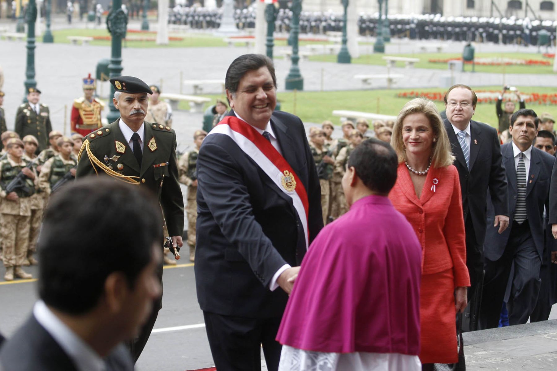 El Presidente de la República, Alan García y su esposa, Pilar Nores de García llegan a participar del tradicional Te Deum. Foto: ANDINA/ Stephanie Zollner