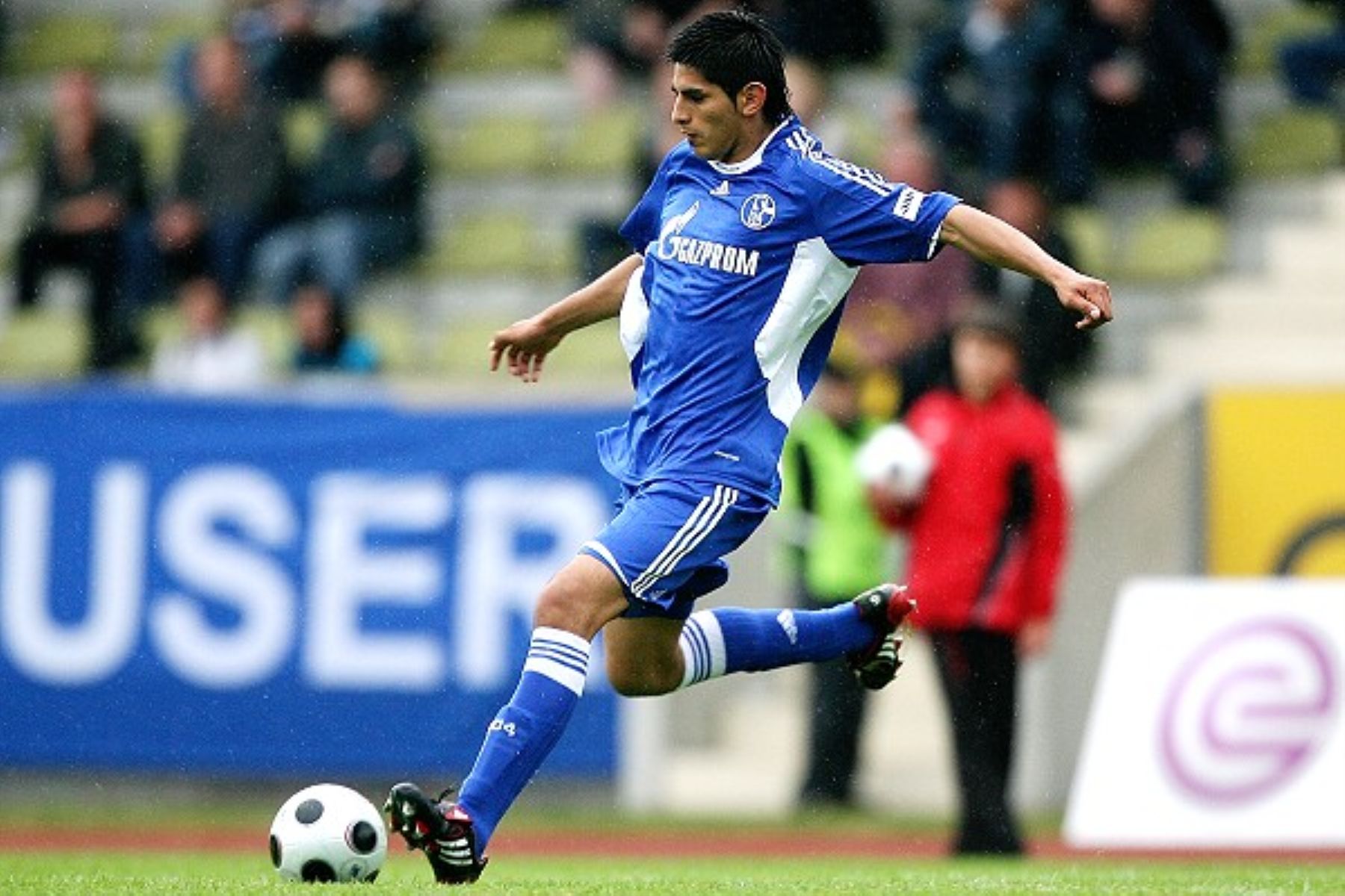 Carlos Augusto Zambrano en foto de la página oficial de Schalke 04.