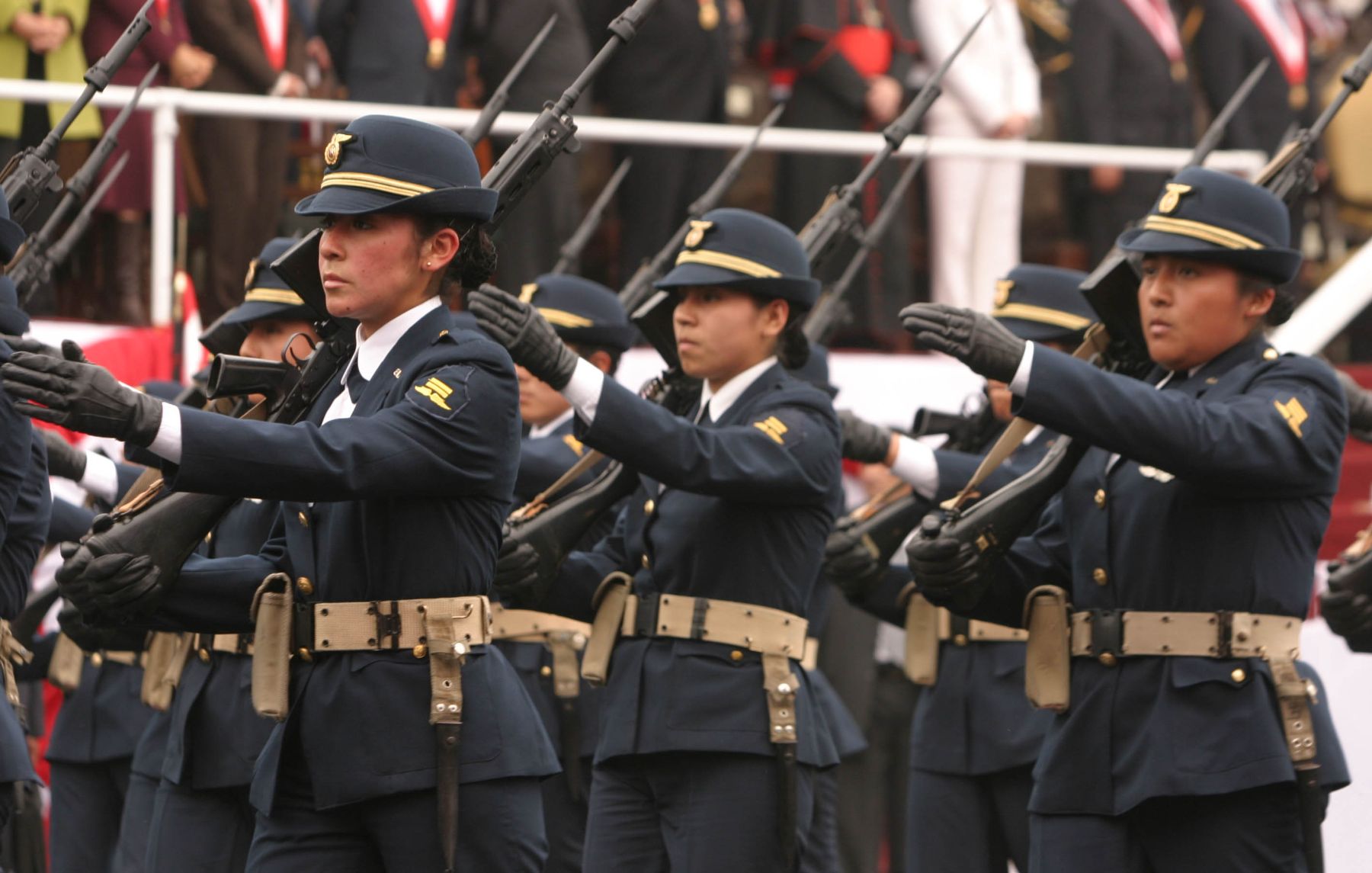 Importante presencia femenina se observó en desfile de Fuerza Aérea del Perú. Foto: ANDINA / Héctor Vinces