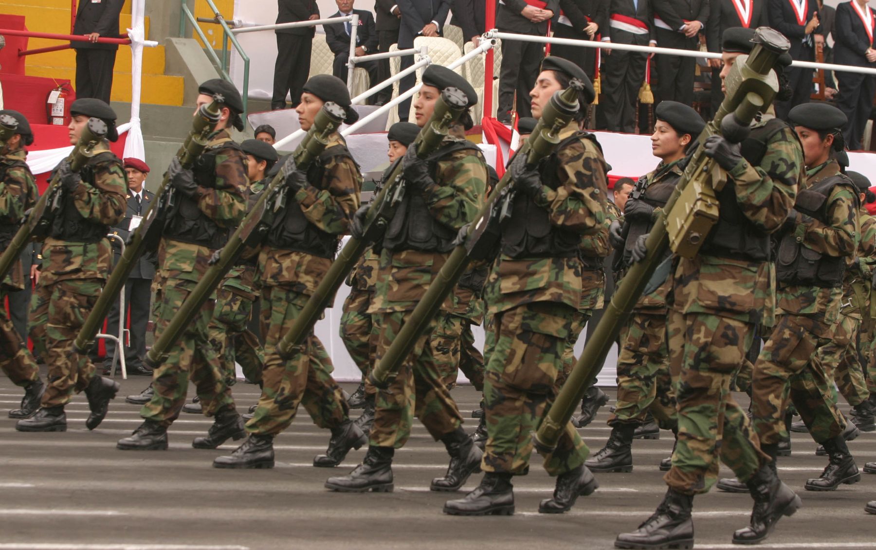 Importante presencia femenina se observó en desfile Civico Militar. Foto: ANDINA / Héctor Vinces