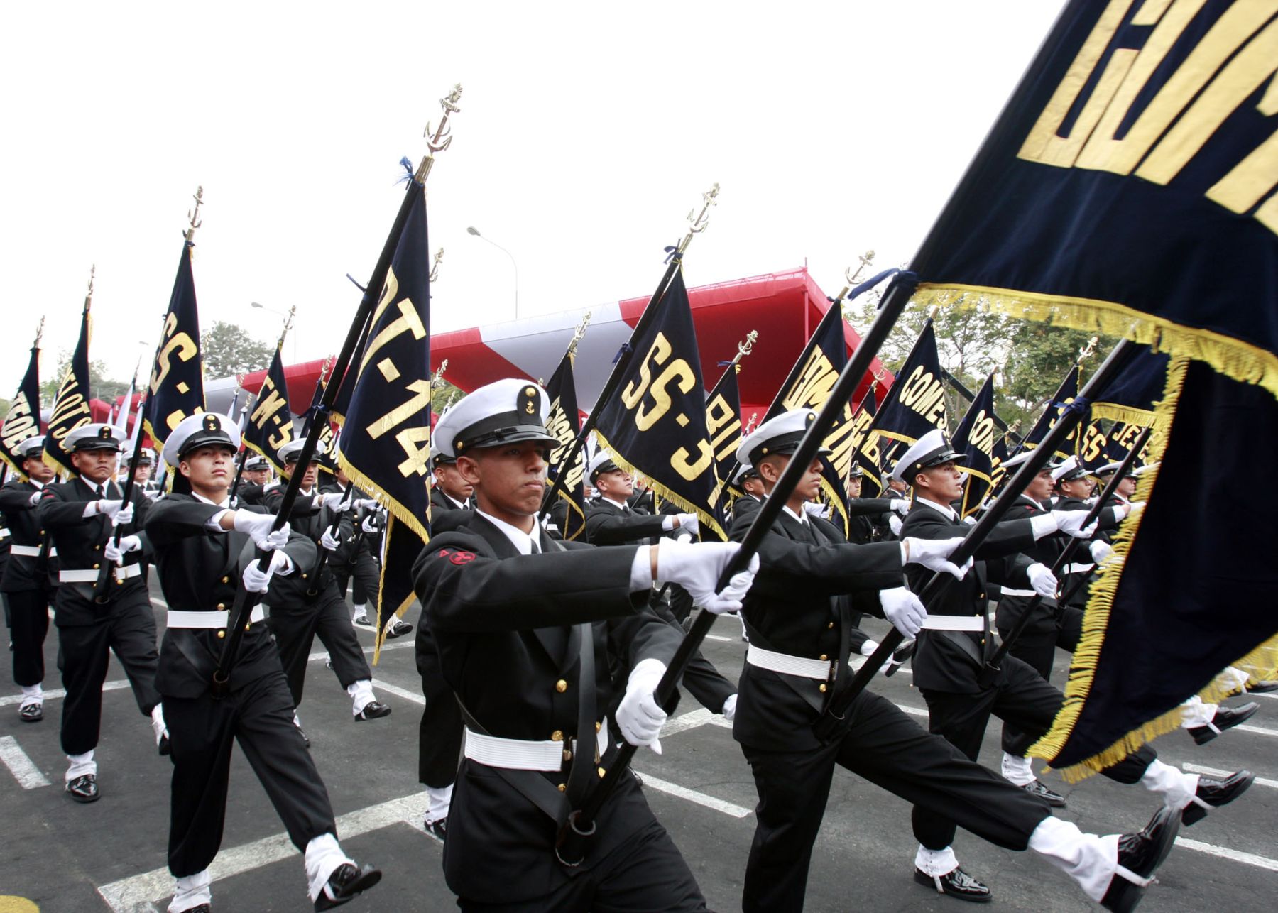 Miembros de la Marina de Guerra desfilan en Gran Parada Cívico Militar por Fiestas Patrias.  Foto: ANDINA / Archivo