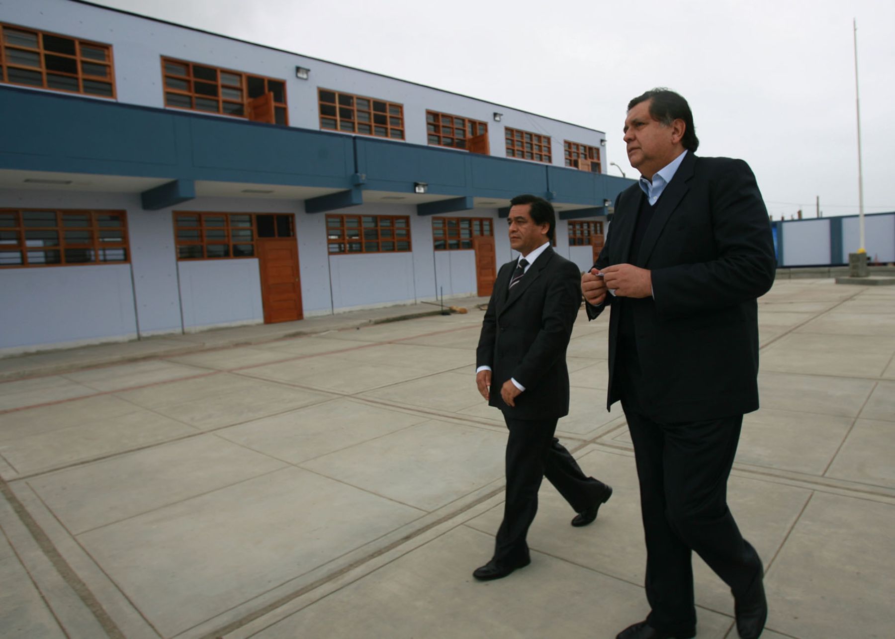 El presidente de la República, Alan García, visitó Pisco para inspeccionar obras de reconstrucción en colegios de la zona. Foto: ANDINA / Sepres