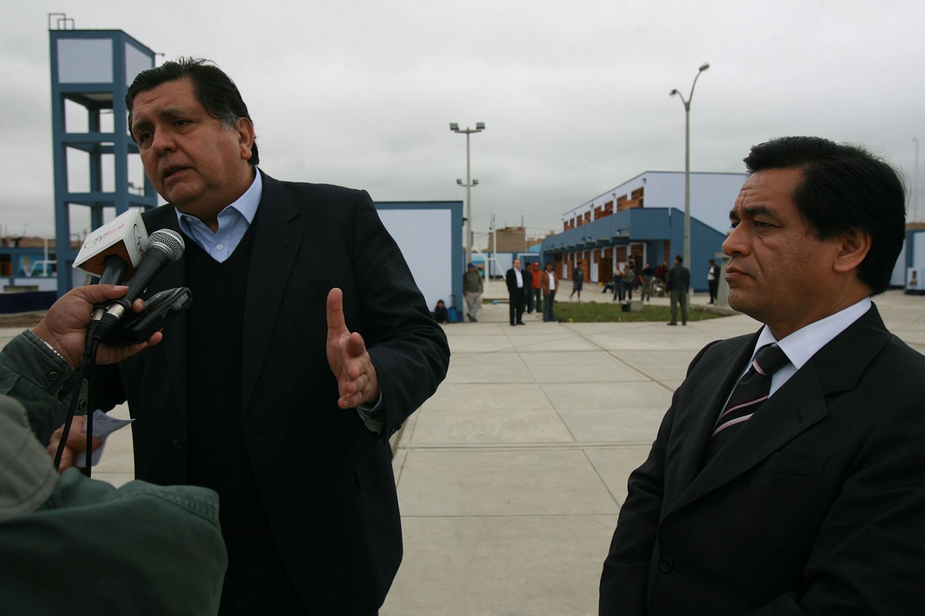 El presidente de la República, Alan García, visitó Pisco para inspeccionar obras de reconstrucción en colegios de la zona. Foto: ANDINA / Sepres