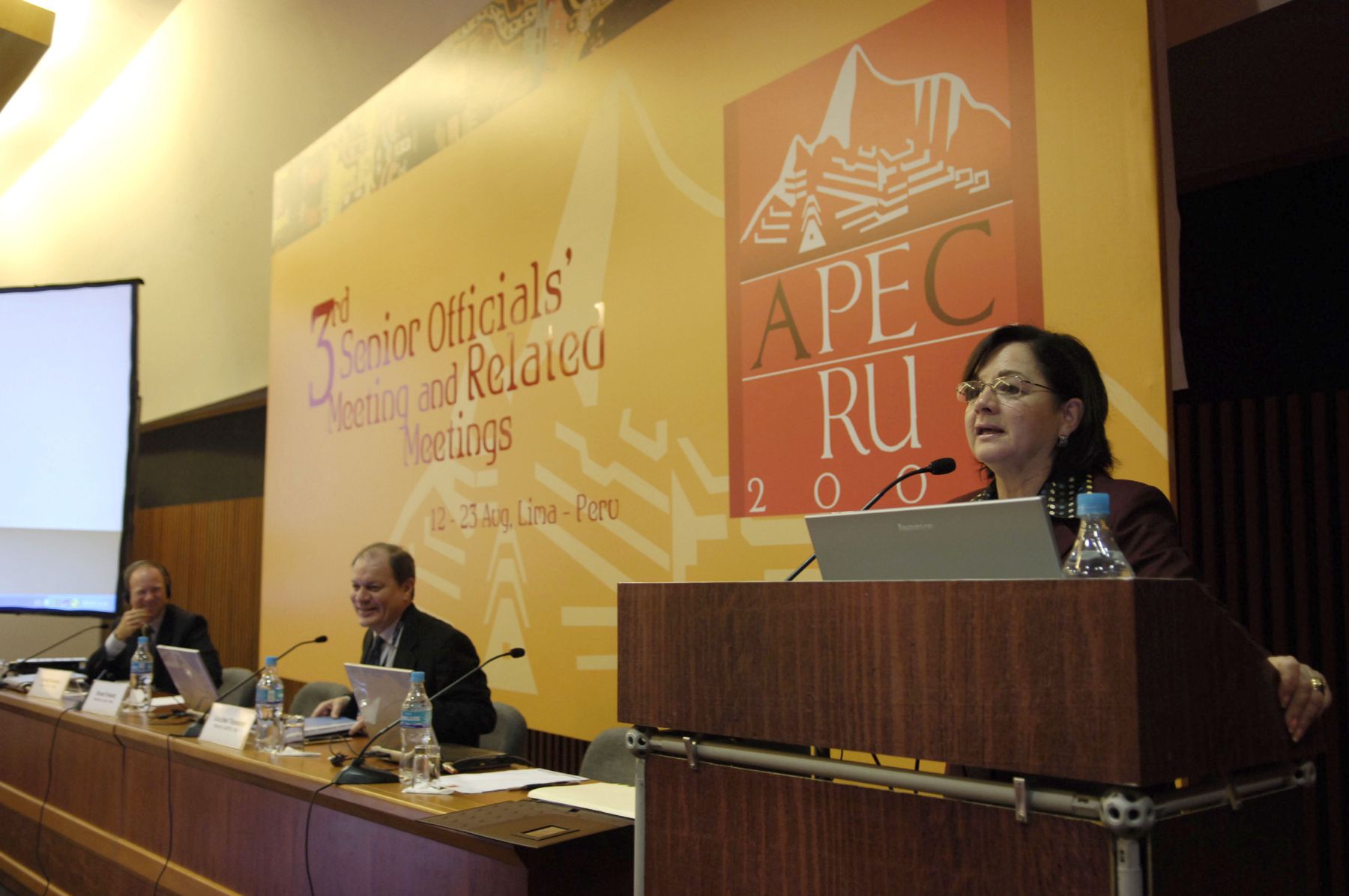 Ministra de Justicia, Rosario Fernández, inauguró el Seminario
Privacidad en Apec: fortaleciendo las transacciones globales. 
Foto: ANDINA / Cean Apec 2008 / Omar Terrones.