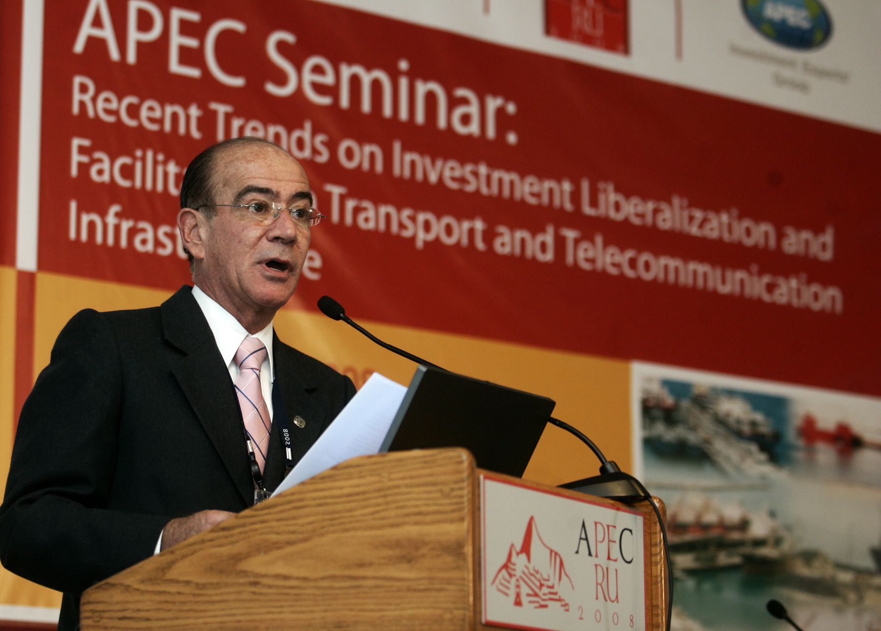David Lemor, Director Ejecutivo de Proinversión, inaguro el seminario, "Tendencias Recientes en liberalización y facilitación de inversiones en infraestructura de transportes y telecomunicaciones" en el marco de la APEC. Foto: ANDINA/Rafael Cornejo