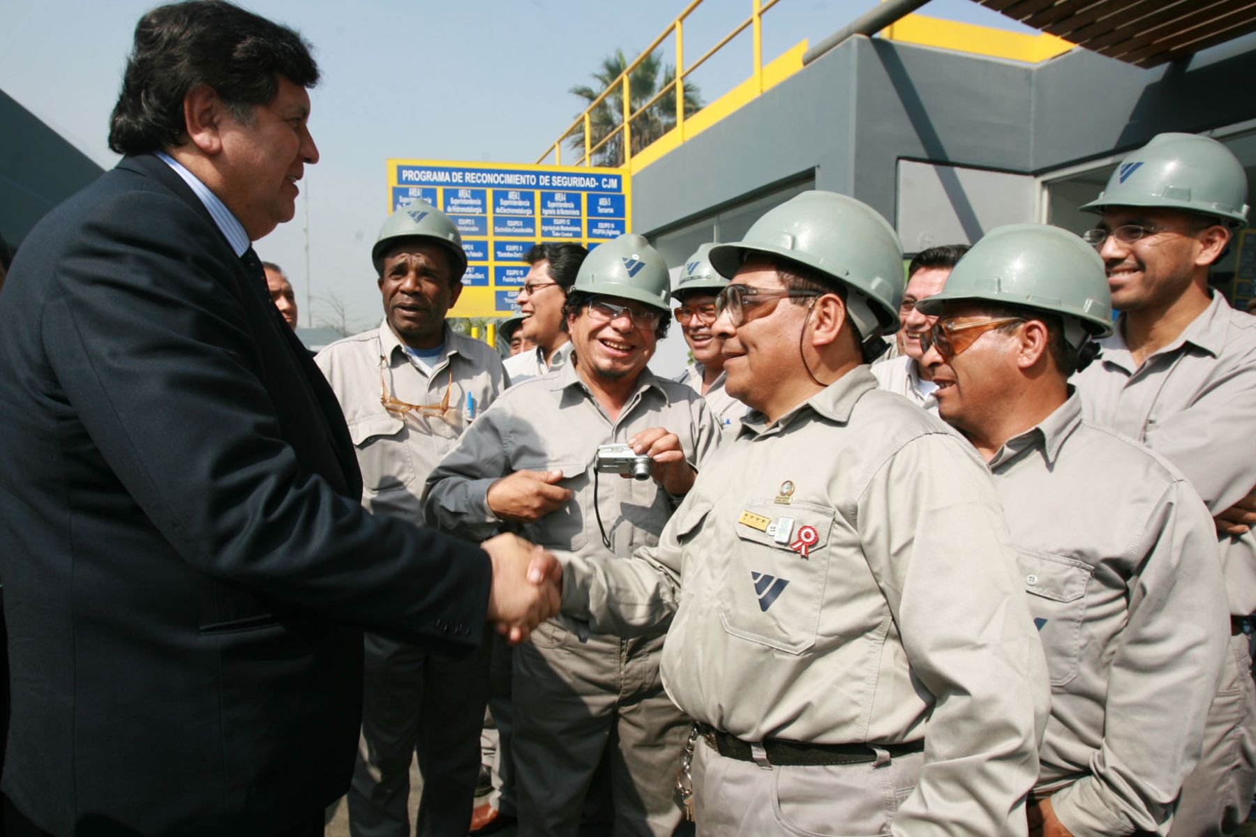 El Jefe de Estado , Alan García, visitó la Refineria Cajamarquilla, en la cual la Empresa Votoratim Metais invierte en proyecto de expasión de 500 millones de dólares.Foto:SEPRES