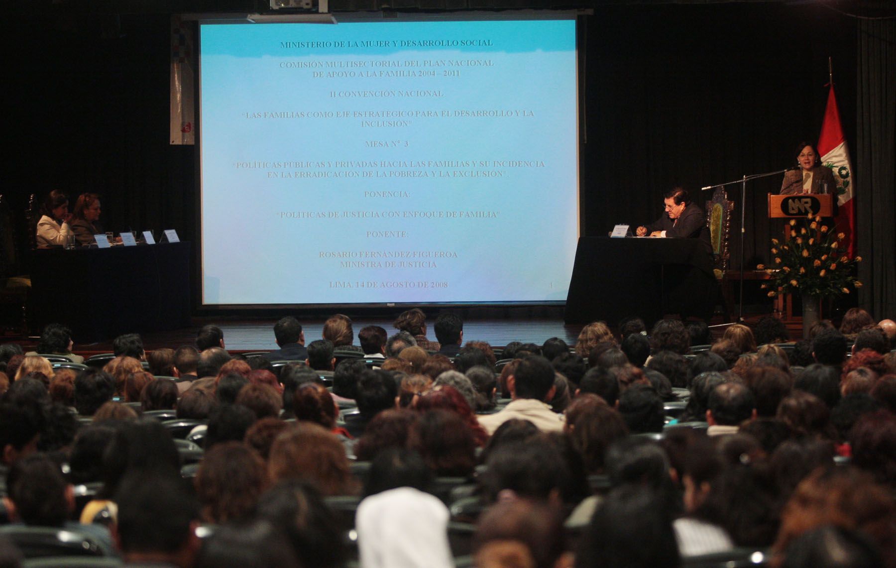 La ministra de Justicia, Rosario Fernández, expone en la II Convencion Nacional de la Familia organizada por el Mindes. 
Foto:ANDINA/Carlos Lezama