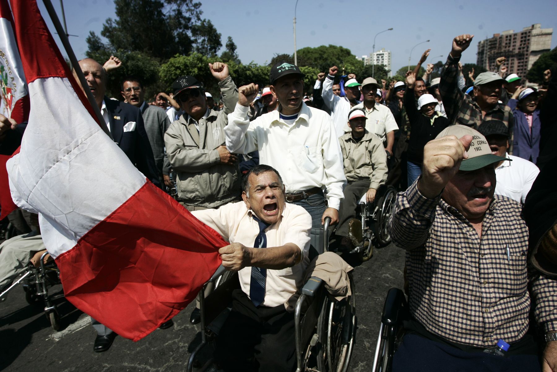 Desfile de miembros de las Fuerzas Armadas en retiro en la Av. De la Peruanidad. Foto: ANDINA/Rafael Cornejo