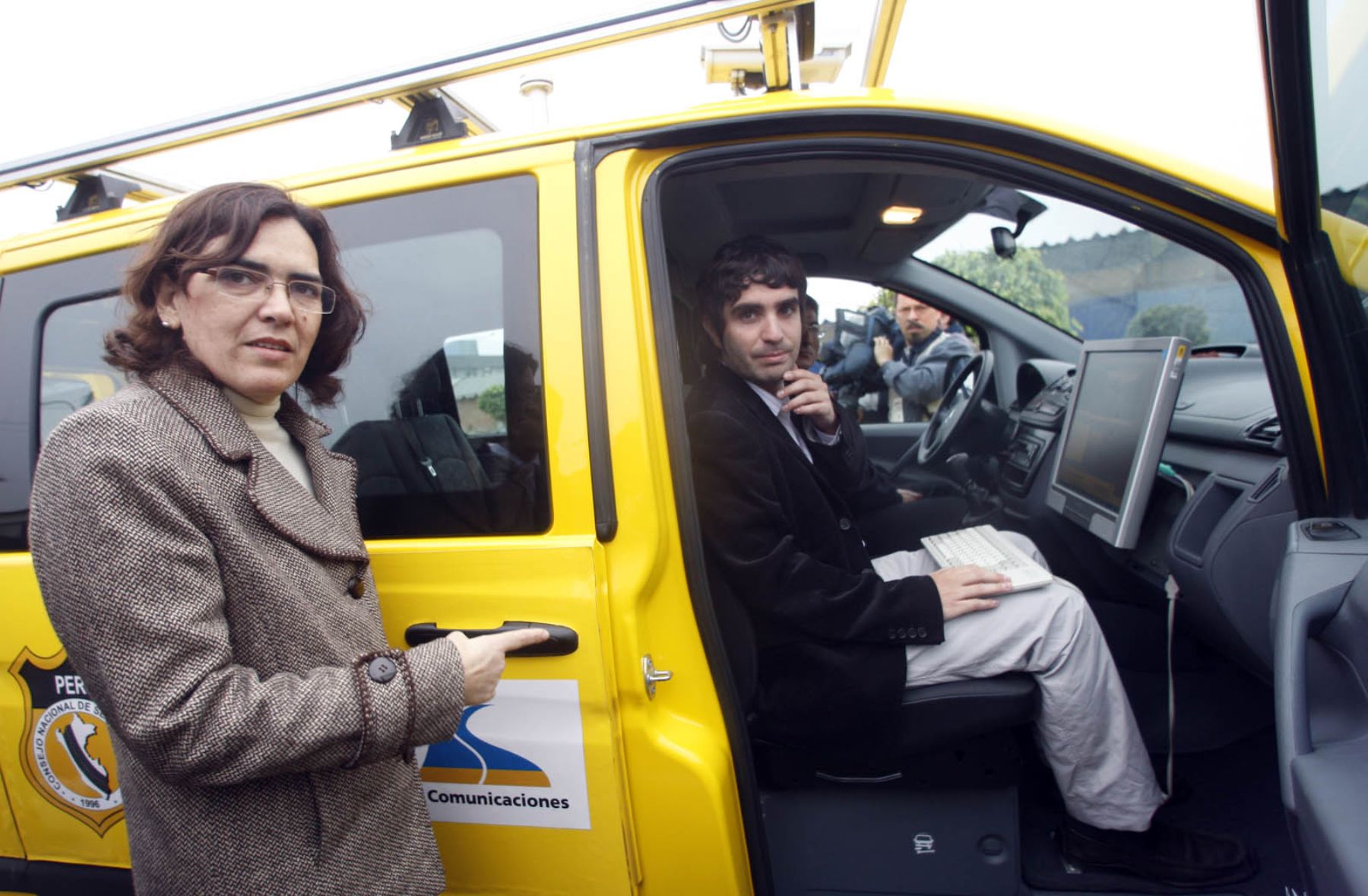 La Ministra de Transportes Verónica Zavala, presentó esta mañana el nuevo vehículo de control de carreteras.

Foto:ANDINA / Juan Carlos Guzmán Negrini.
