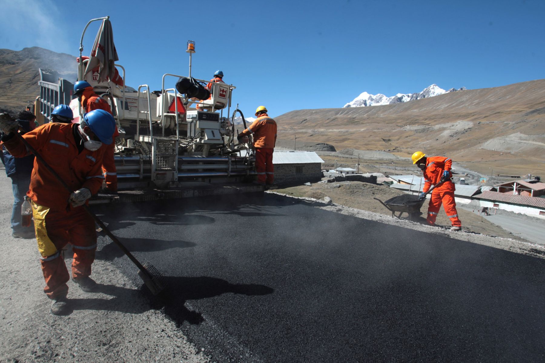Road construction in Peru. Photo:ANDINA/ Archive/ Jack Ramón.