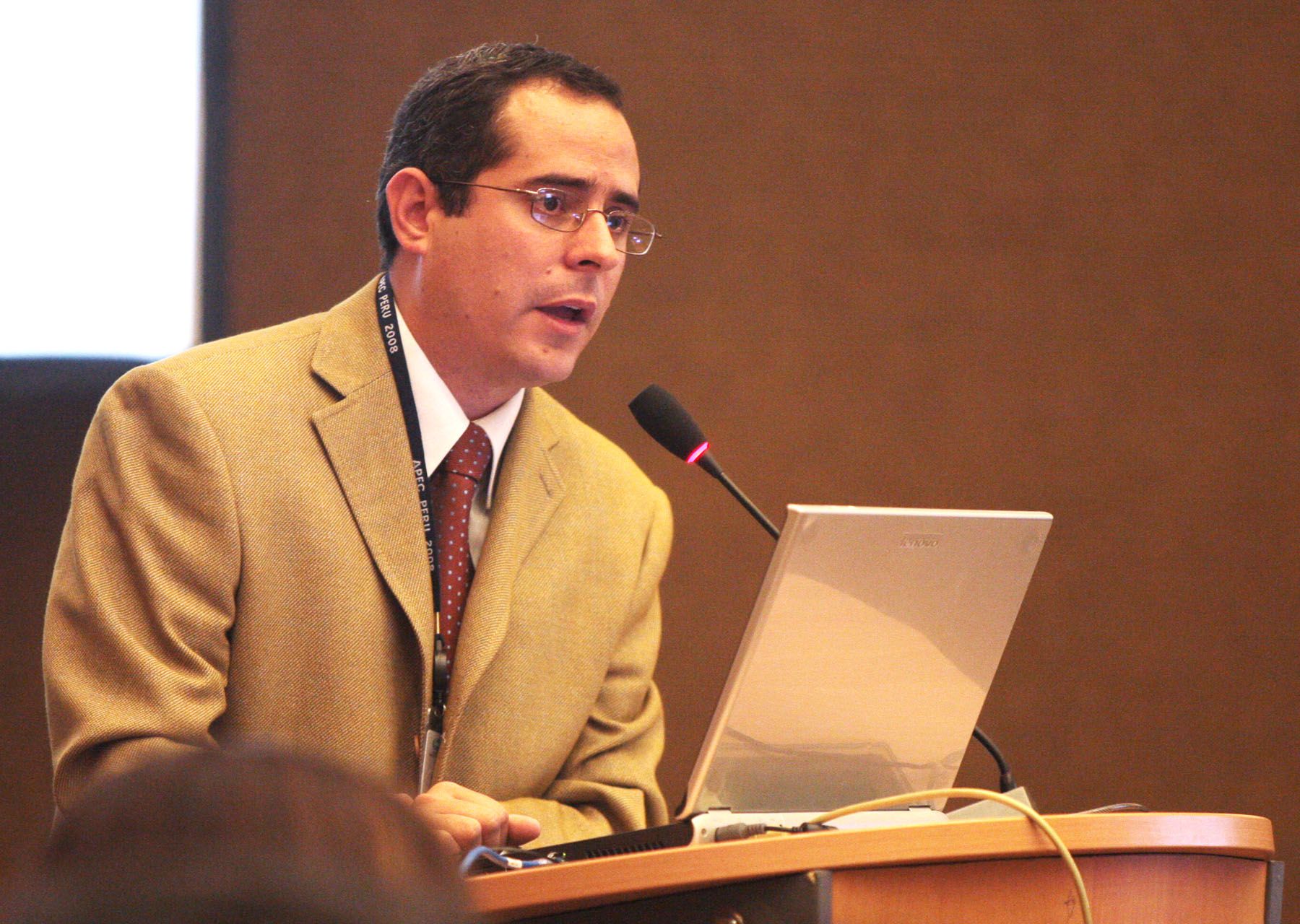 Johann Spitzer preside el Grupo de Trabajo de Pequeña y Mediana Empresa APEC 2008 en Chiclayo. Foto: ANDINA / Carlos Lezama