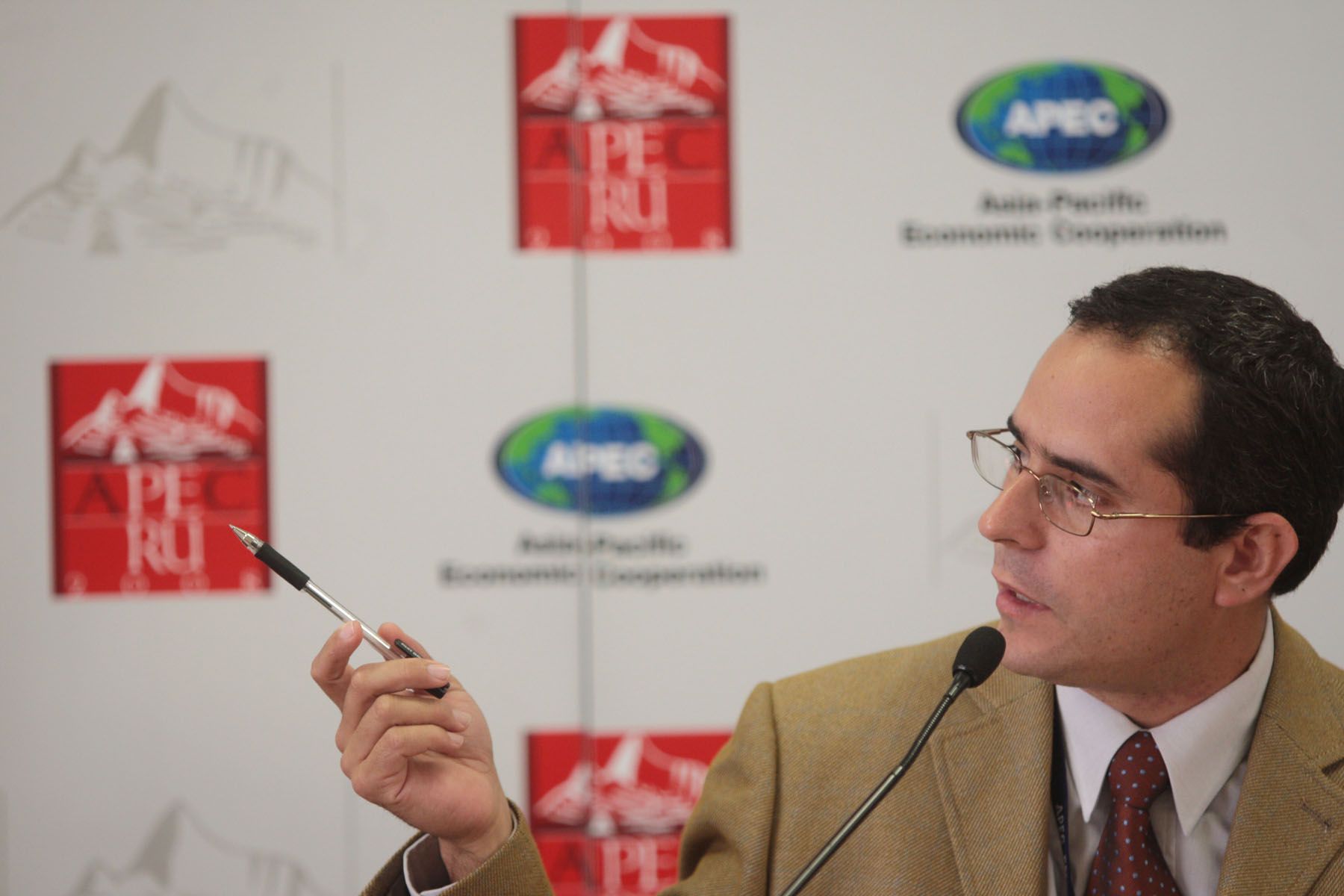 Conferencia de prensa de Johann Spitzer Smew, Chair de la reunión del Grupo de Trabajo de APEC Sobre Pequeña y Mediana Empresa.
Foto:ANDINA/Carlos Lezama