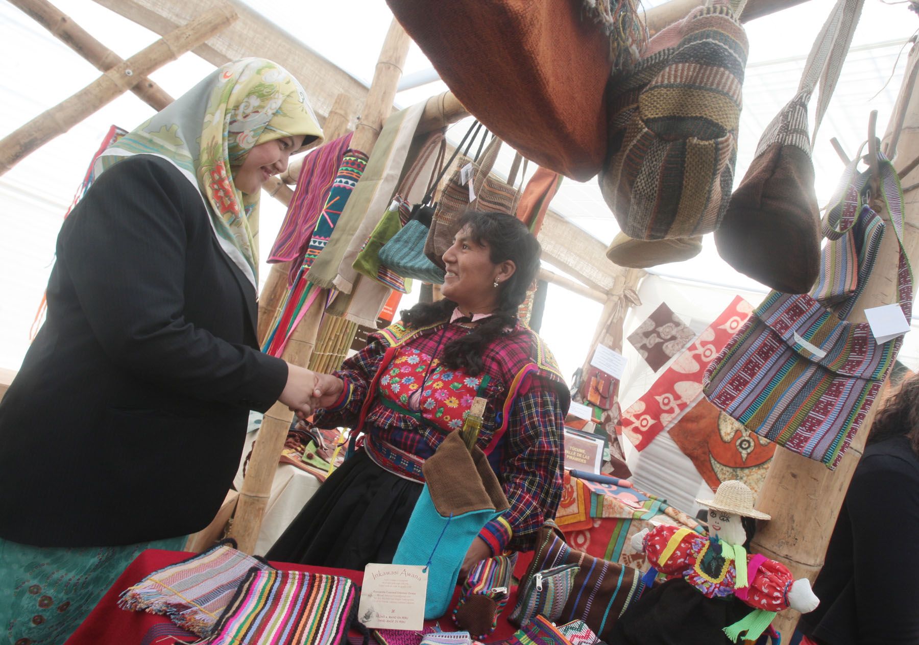 Feria Artesanal y de Productos Exportables en la 27° Reunión del Grupo de Trabajo de Pequeña y Mediana Empresa APEC 2008 en Chiclayo. Foto:ANDINA/ Carlos Lezama