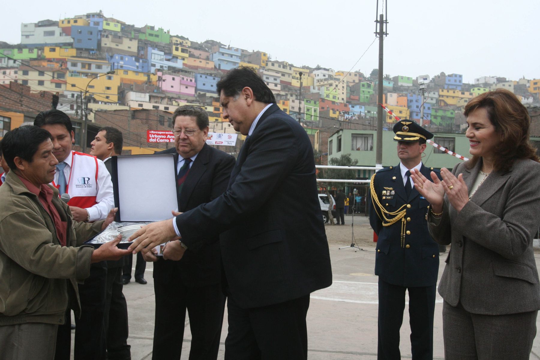 Presidente de la República, Alan García, inaguró obras de recuperación urbana en el Cerro San Cristobal. 
Foto: ANDINA/ Vidal Tarqui