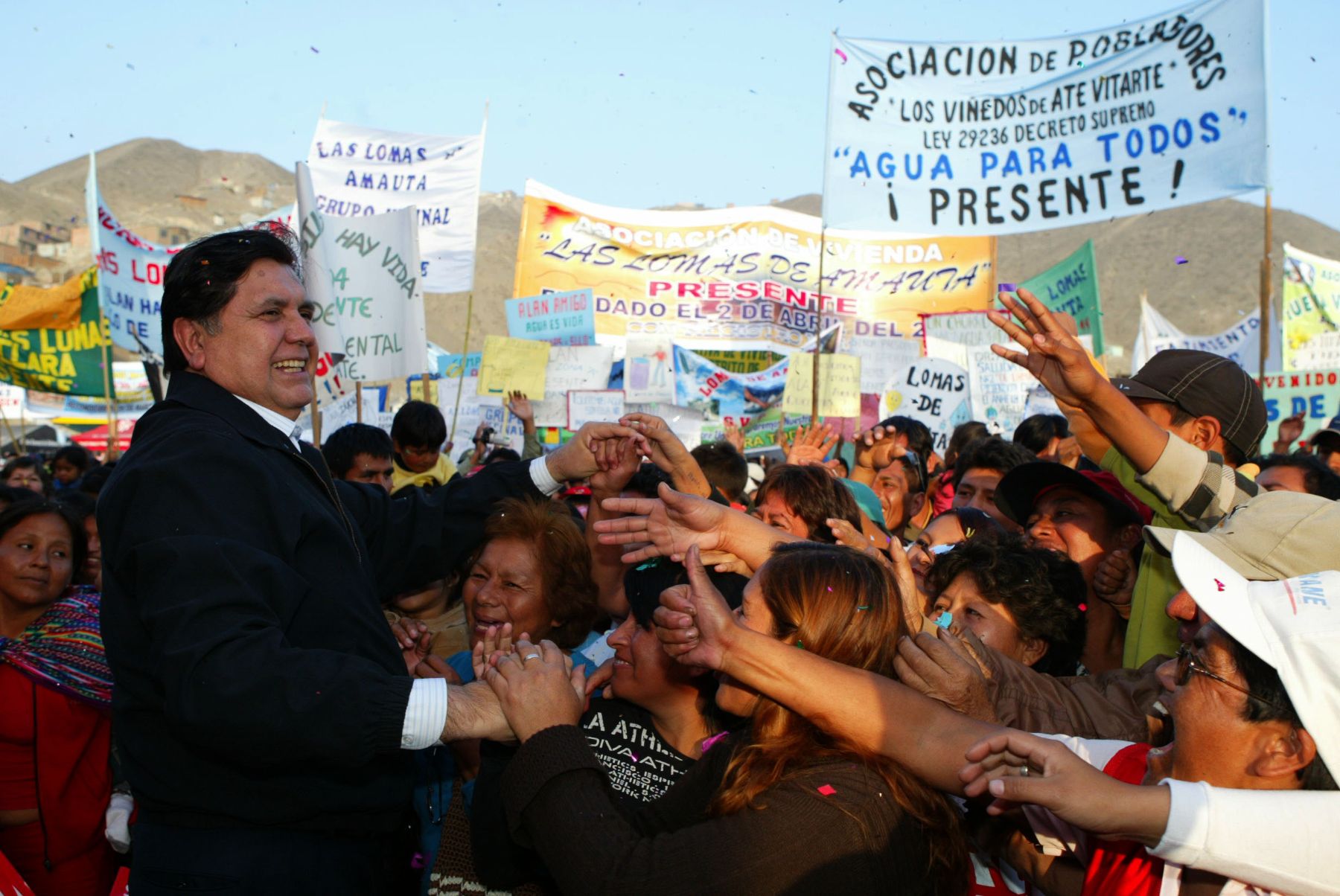 El Presidente de la República, Alan García,inauguró obras de agua potable en el A. H. Valle Amauta en el distrito de Ate.
 Foto: ANDINA / Rubén Grández.