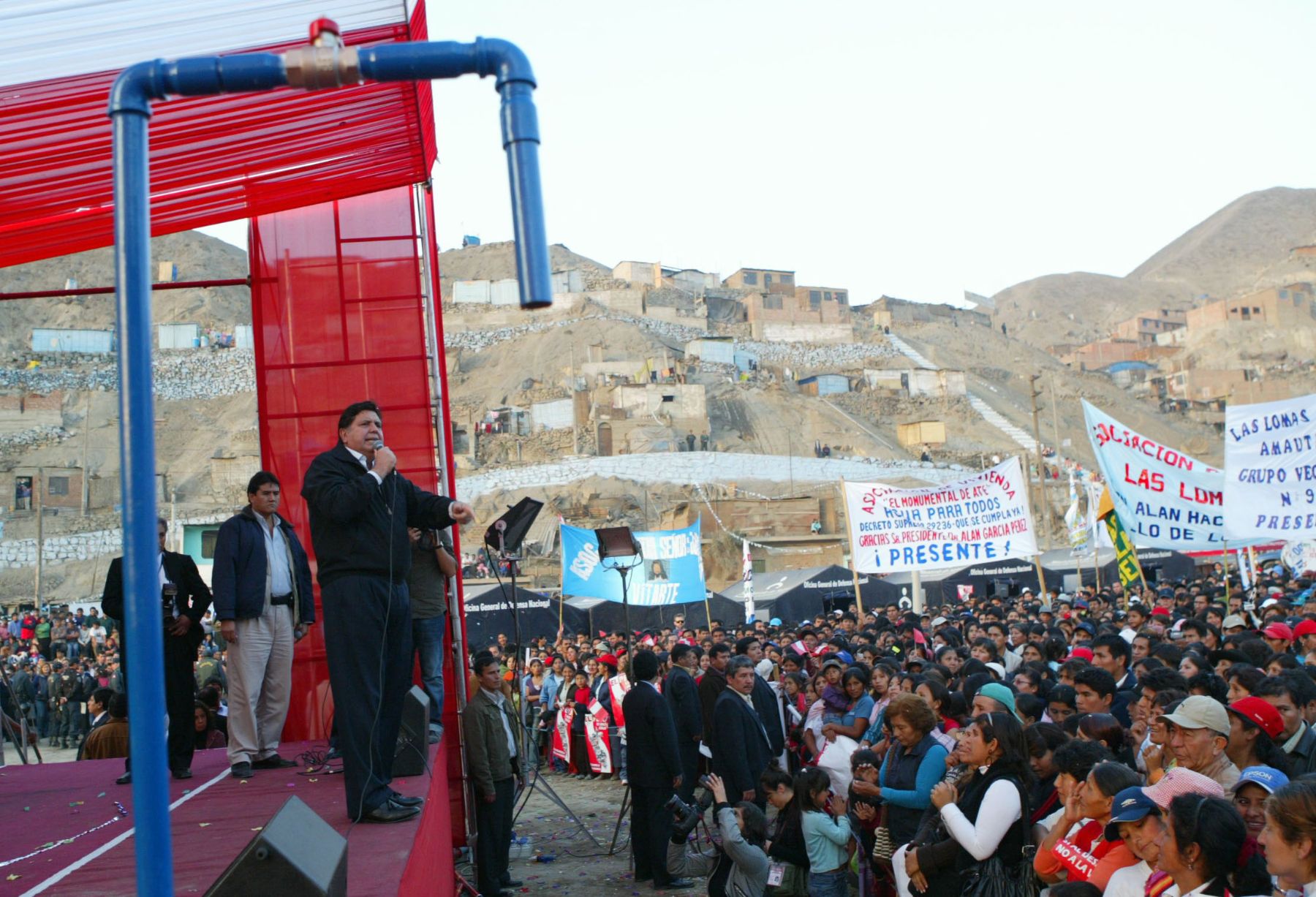El Presidente de la República, Alan García,inauguró obras de agua potable en el A. H. Valle Amauta en el distrito de Ate. Foto: ANDINA / Rubén Grández.