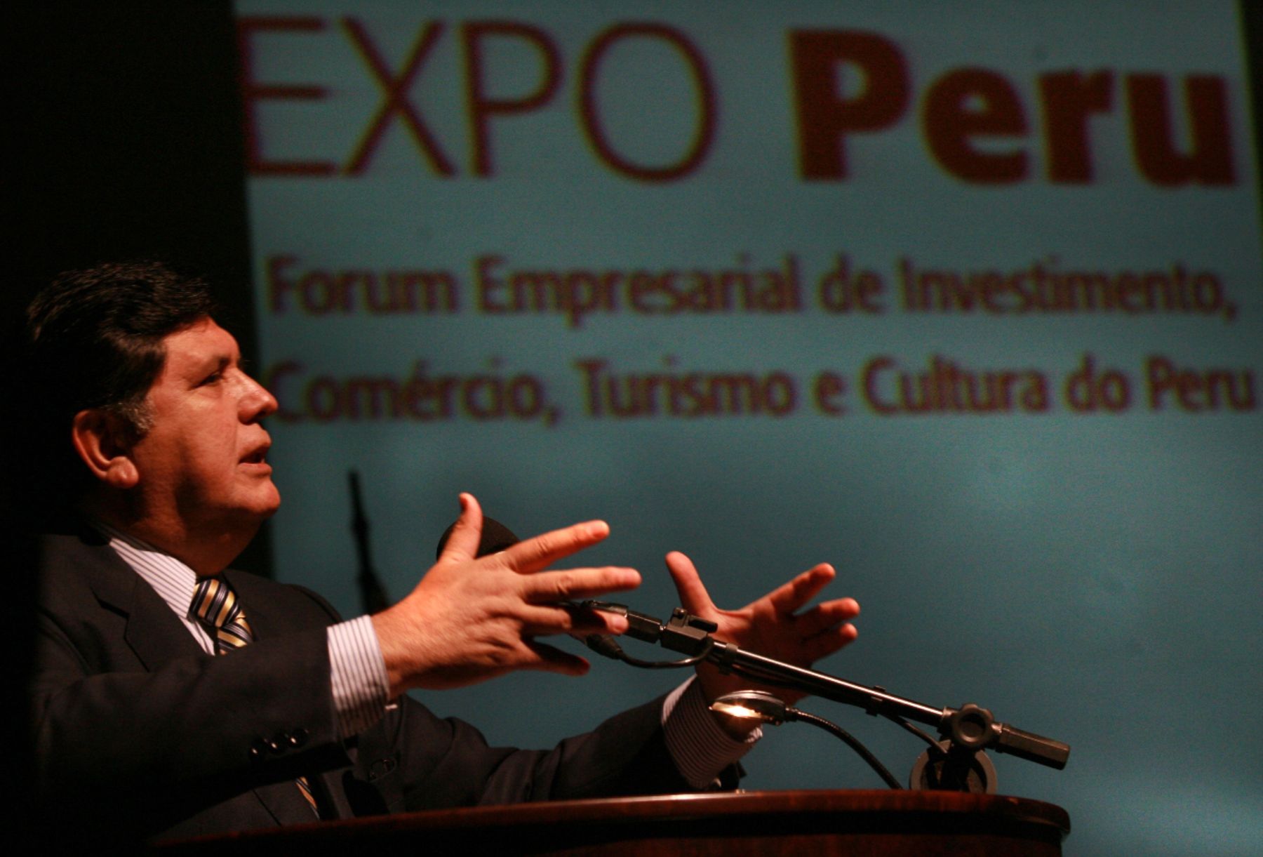 Presidente de la República, Alan  García, se dirige a los empresarios peruanos y  brasileros reunidos en la sede de la FIESP en Sao Paulo en Brasil. Foto: Sepres.