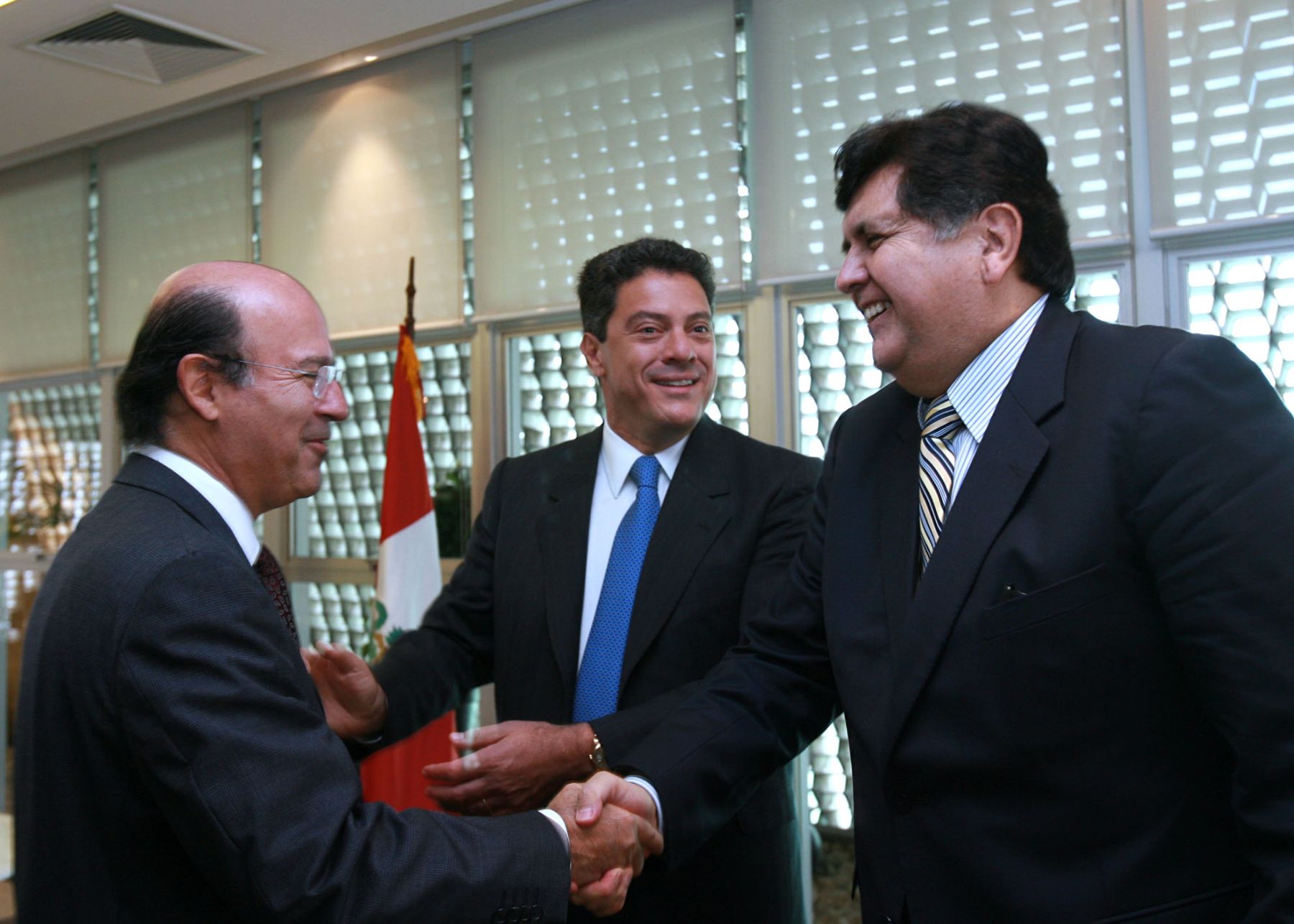 Presidente Alan García saluda a empresarios brasileros del Grupo Vale Rio Doce, en el marco de la ExpoPerú 2008, que se desarrolla en Sao Paulo. Foto: Sepres.