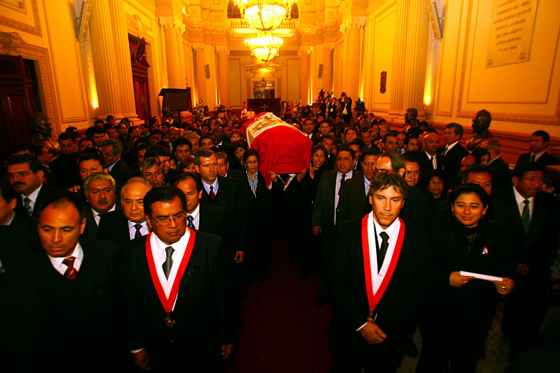Restos mortales de la congresista Fabiola Salazar llegarón al Congreso de la República para recibir homenaje. Foto: ANDINA / Rubén Grández.