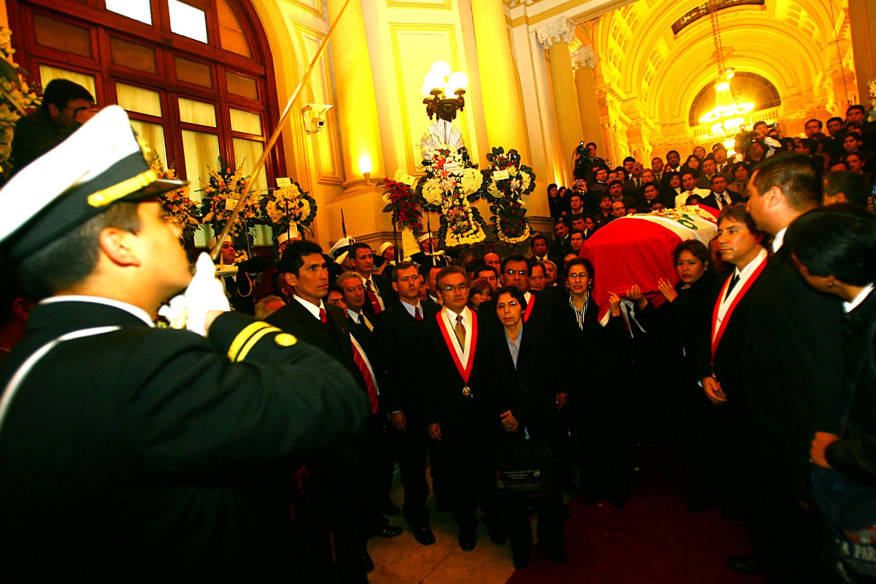 Restos mortales de la congresista Fabiola Salazar llegarón al Congreso de la República para recibir homenaje. Foto: ANDINA / Rubén Grández.