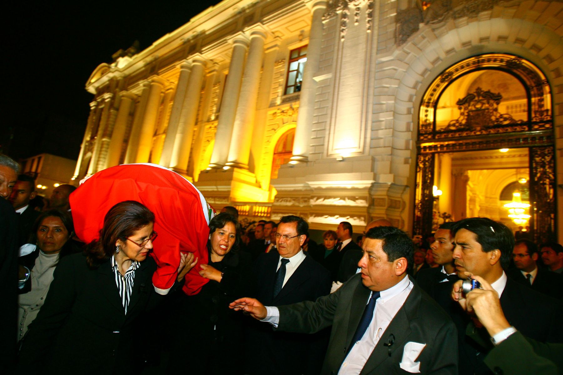 Restos mortales de la congresista Fabiola Salazar llegarón al Congreso de la República para recibir homenaje. Foto: ANDINA / Rubén Grández.