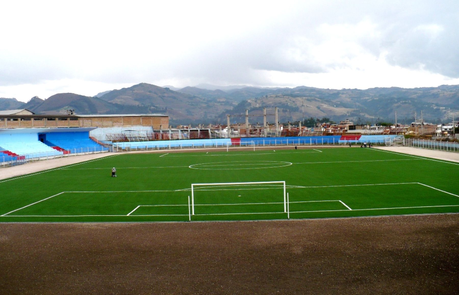 Gramado sintético del estadio Héroes de San Ramón de Cajamarca. Foto: ANDINA / Eduard Lozano.